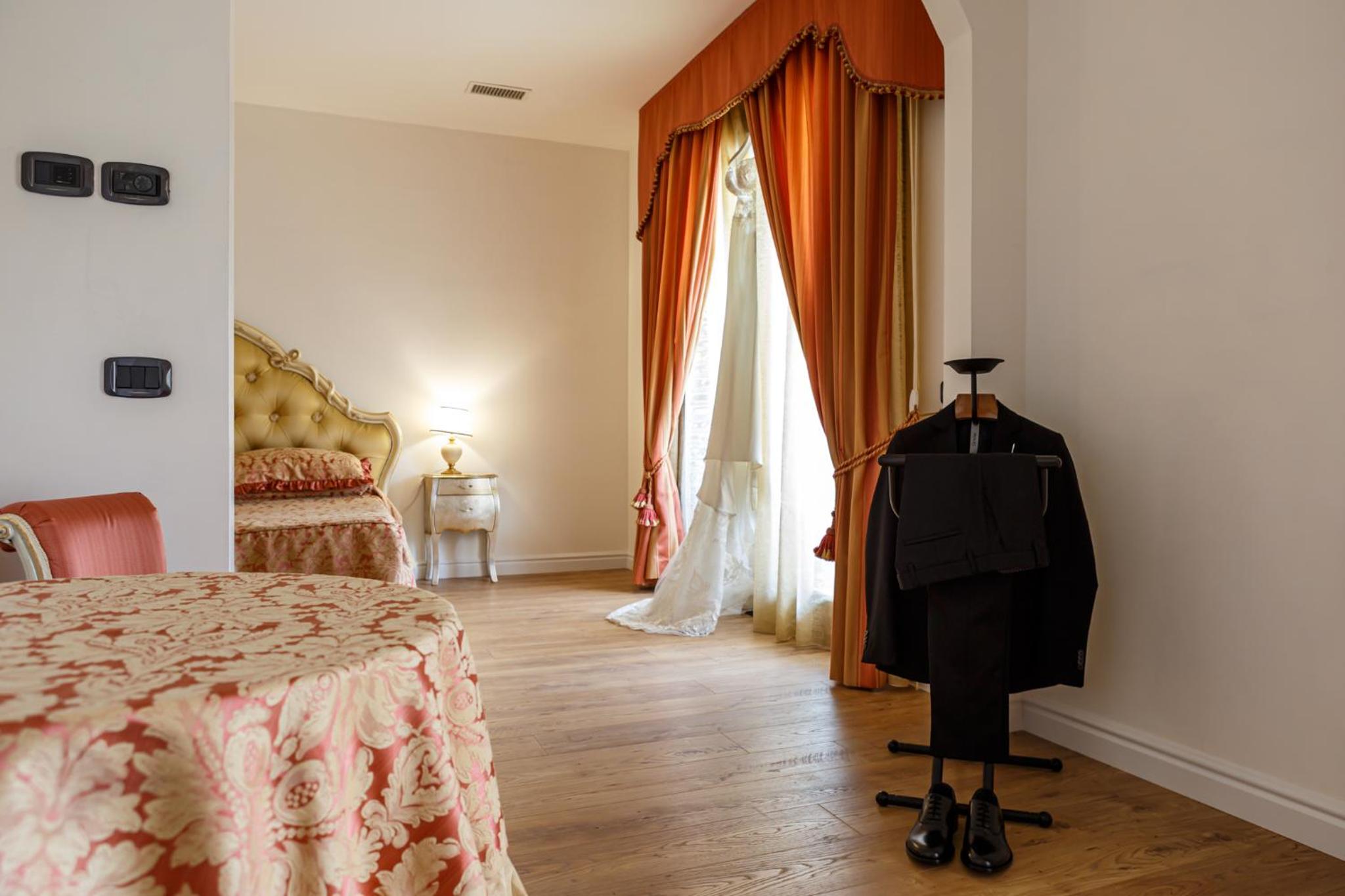 Junior Suite with Balcony - Photo 10