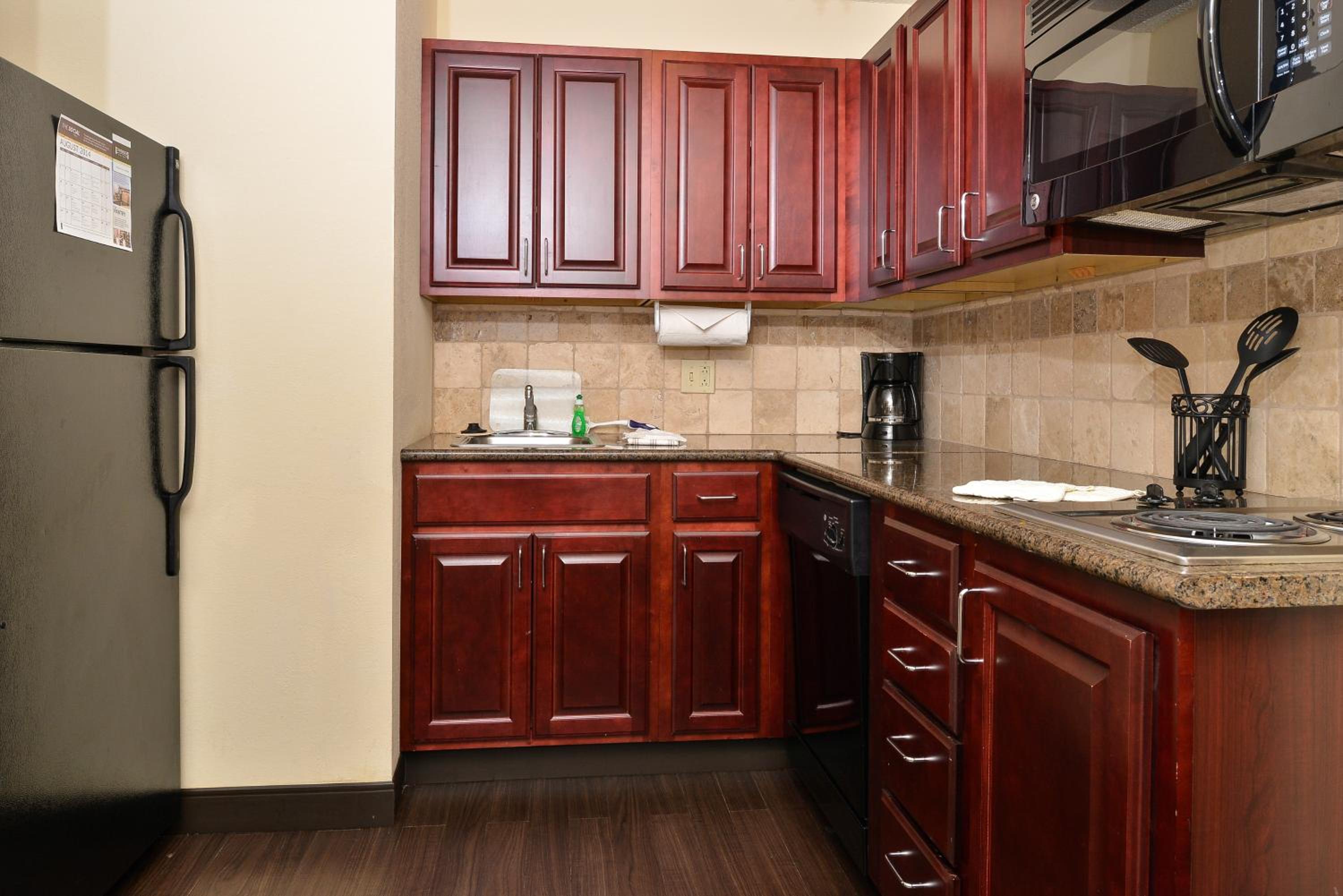 One-Bedroom Suite - Photo 2