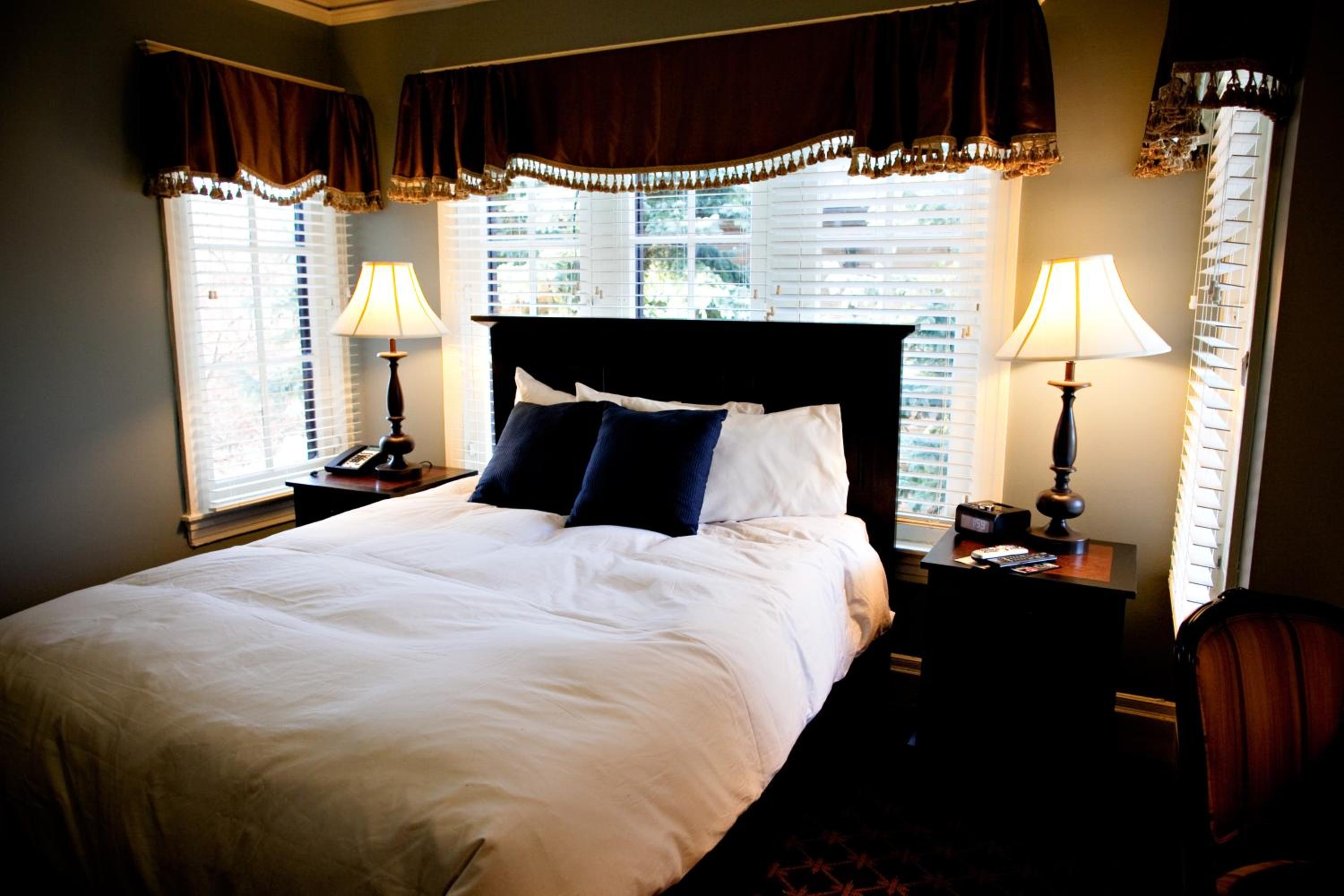 Deluxe Room with Queen Bed - Annex - Photo 1