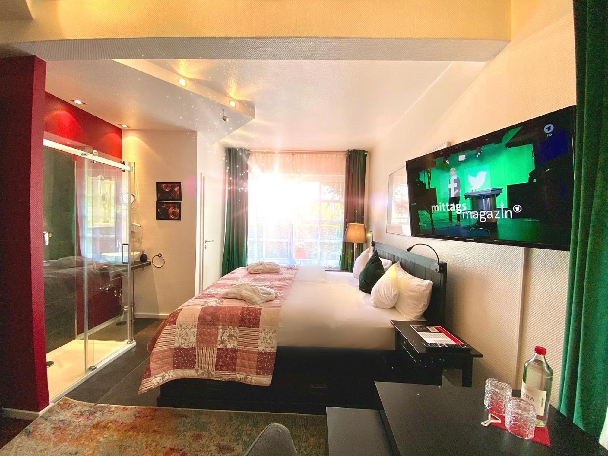 Large Double Room photo 1