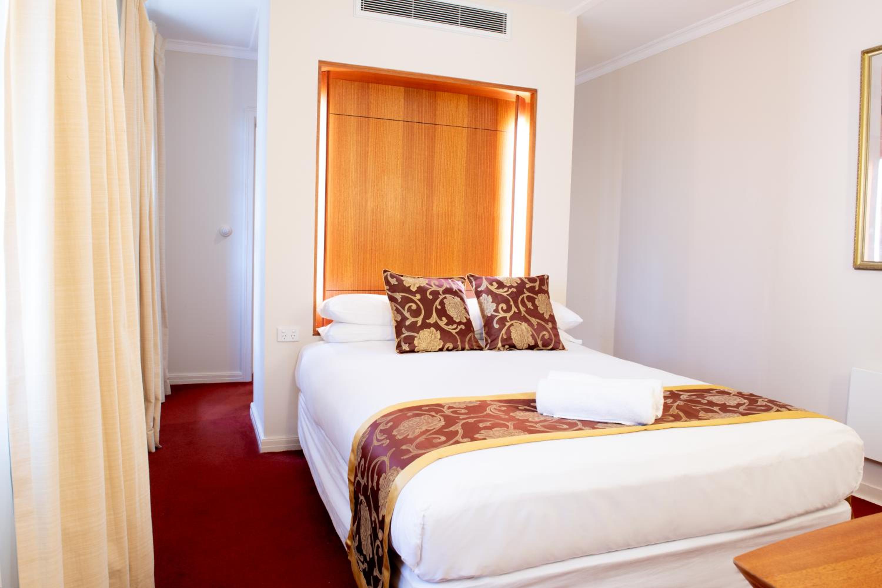 Deluxe Suite with Spa Bath - Photo 1