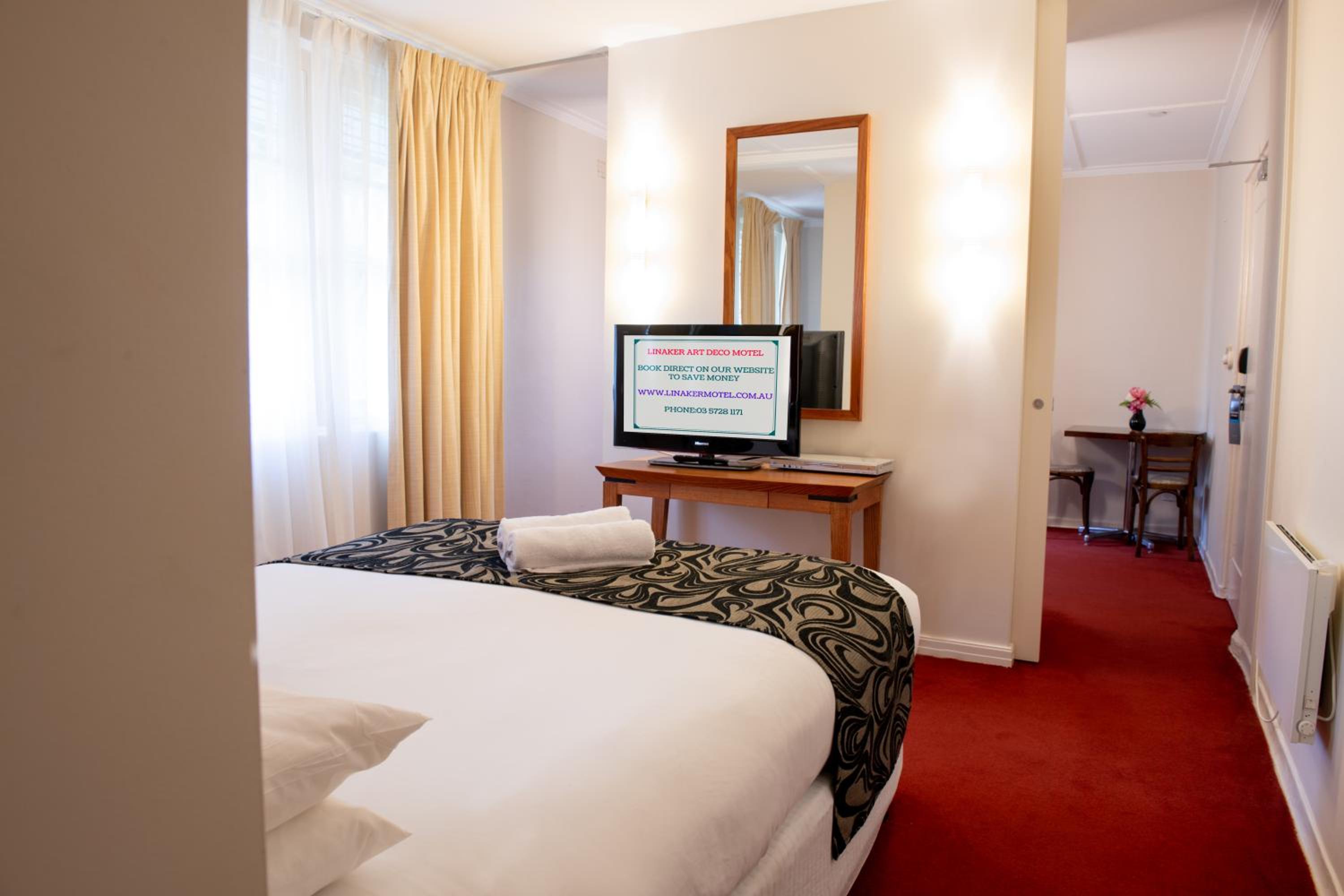 Deluxe Suite with Spa Bath - Photo 10