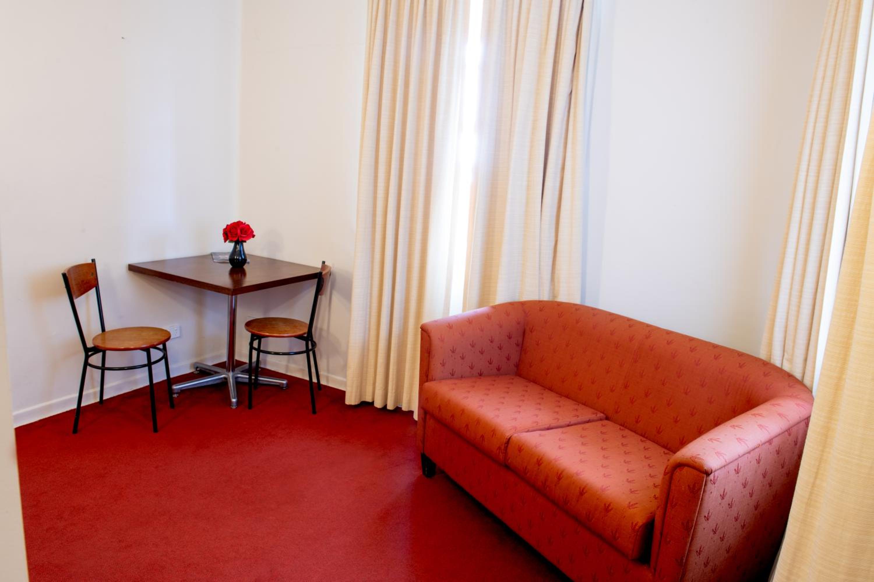 Deluxe Suite with Spa Bath - Photo 7