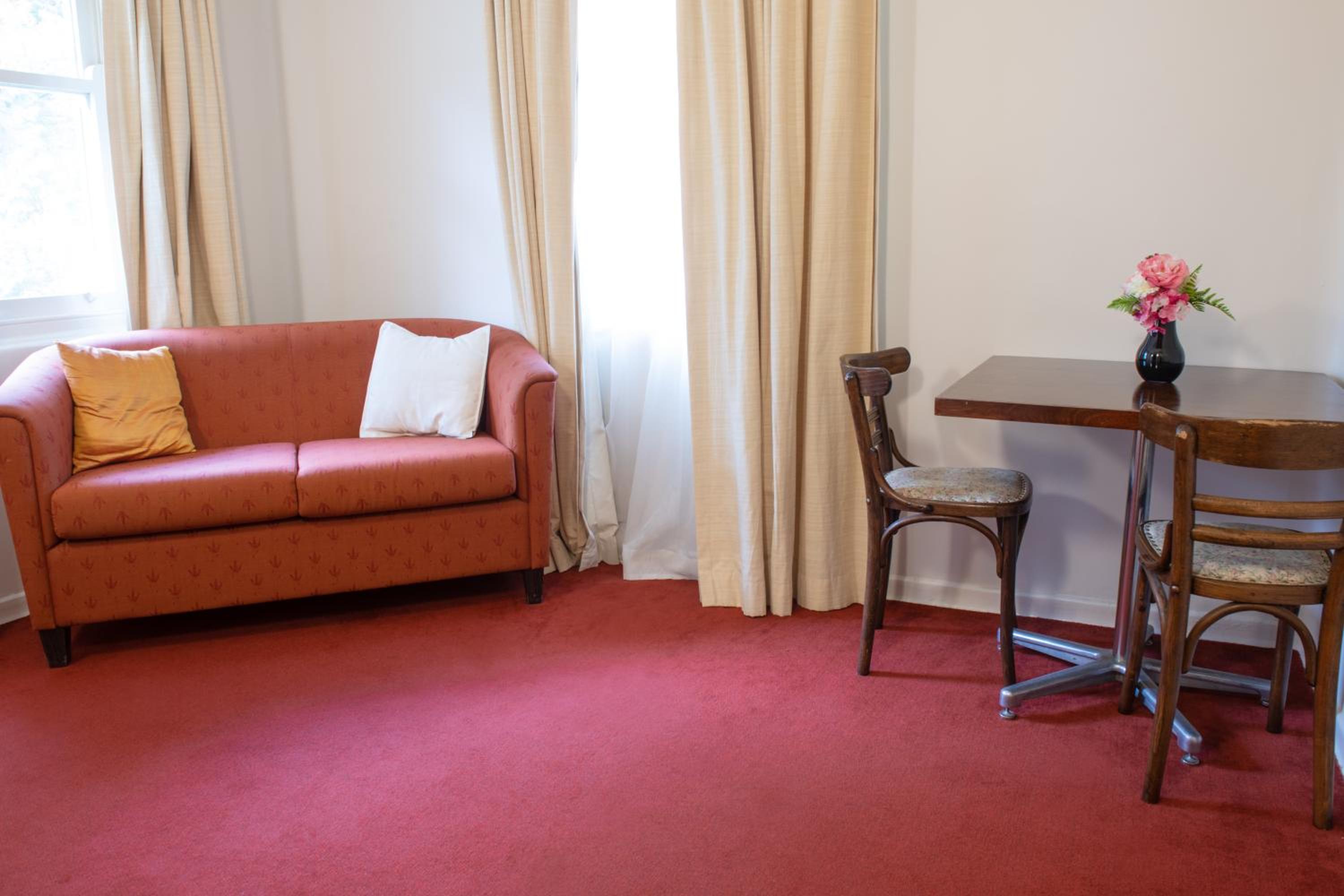 Deluxe Suite with Spa Bath - Photo 6