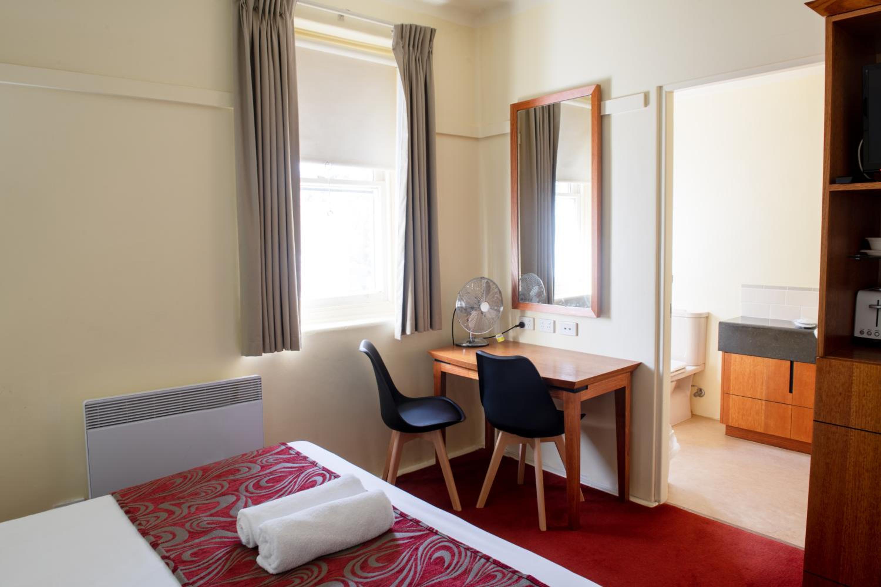 Queen Suite - Photo 6