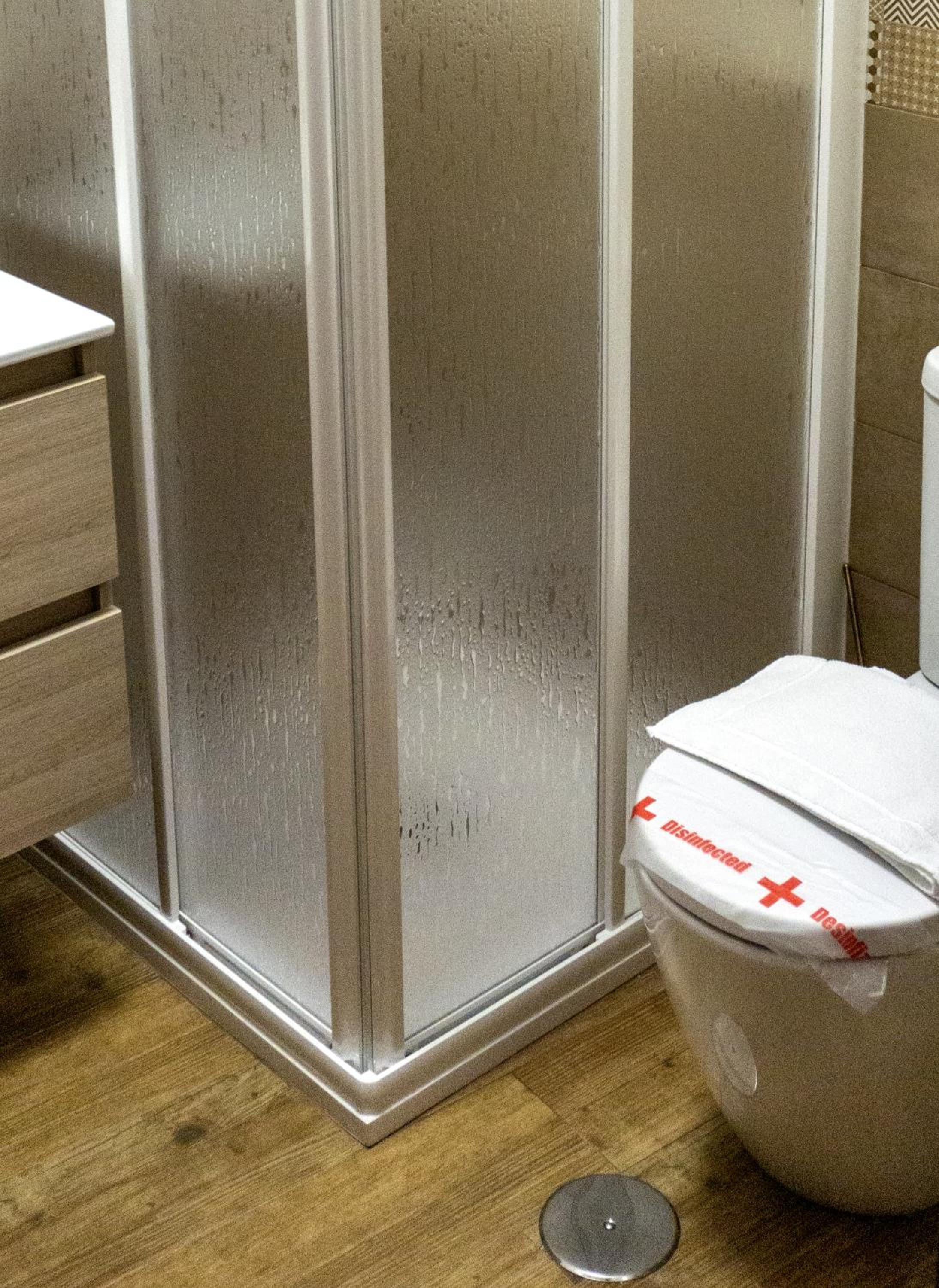 Twin Room with Private Bathroom - Photo 13