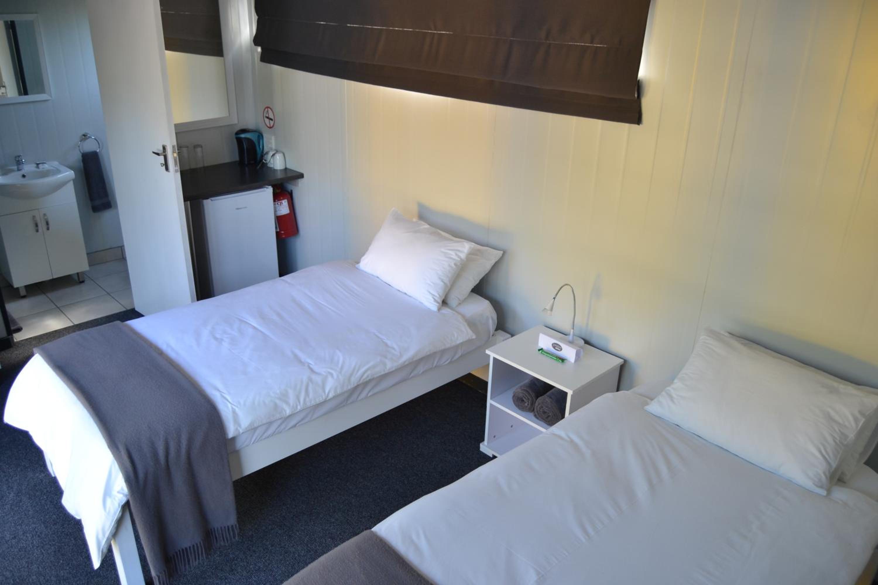 Twin Room - Photo 13