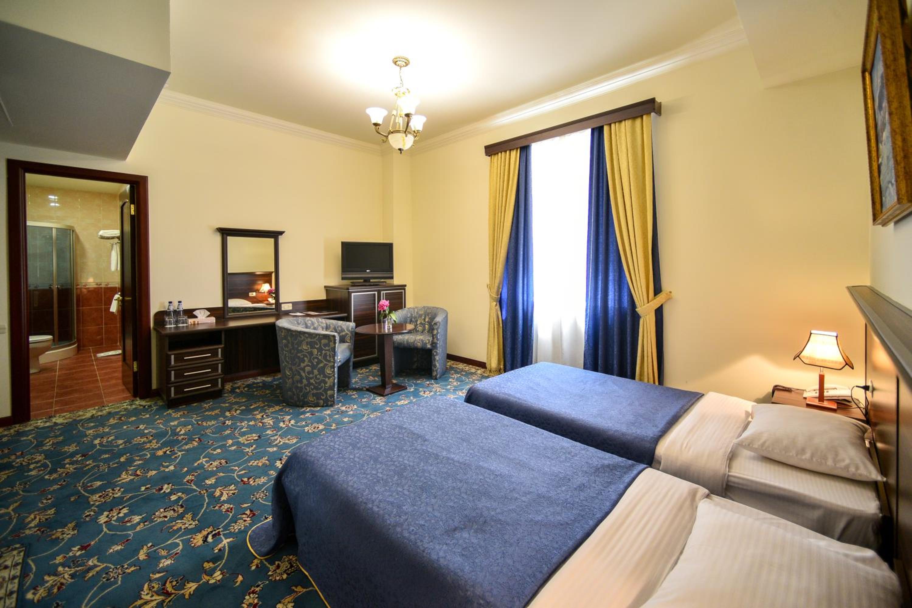 Economy Twin Room photo 3