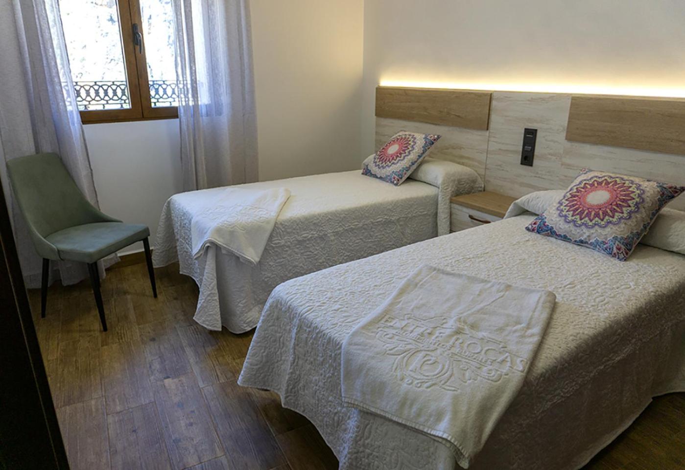 Twin Room with Private Bathroom - Photo 7