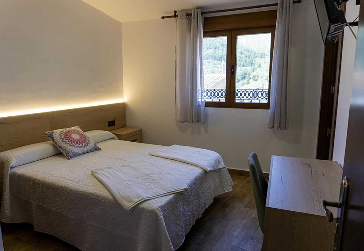 Deluxe Double Or Twin Room - Photo 3