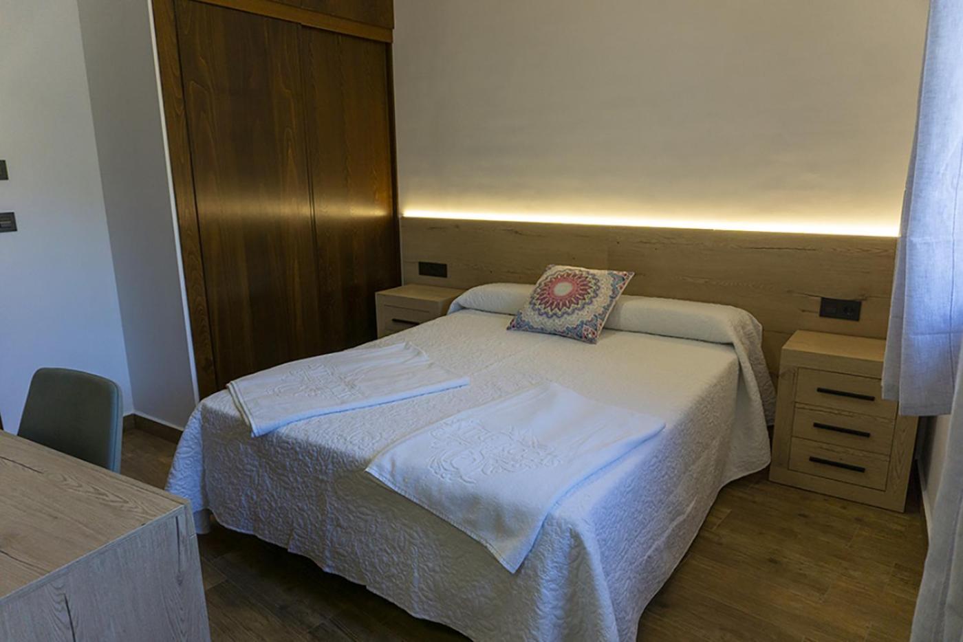 Deluxe Double Or Twin Room - Photo 2