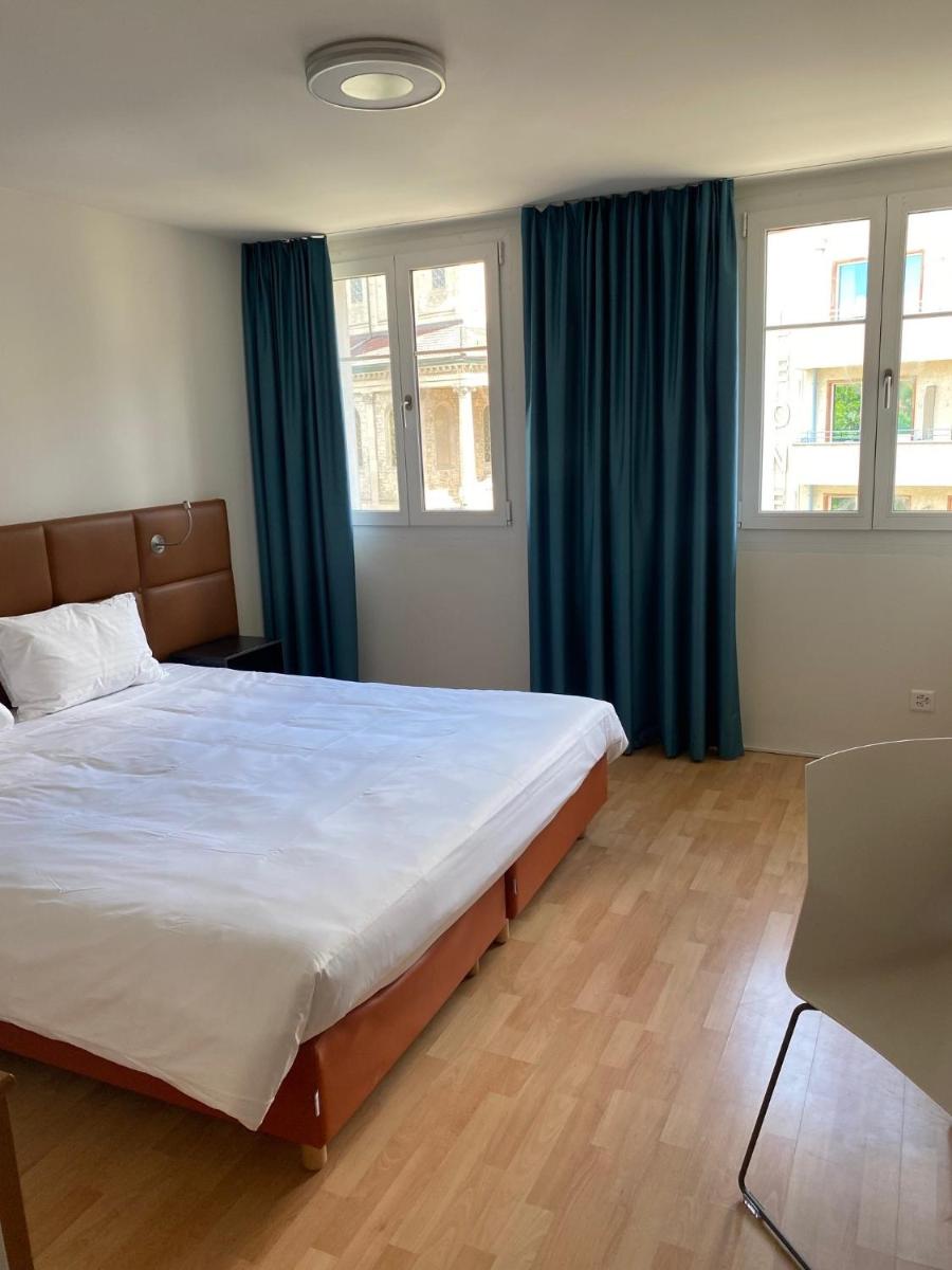 Urban King Room 