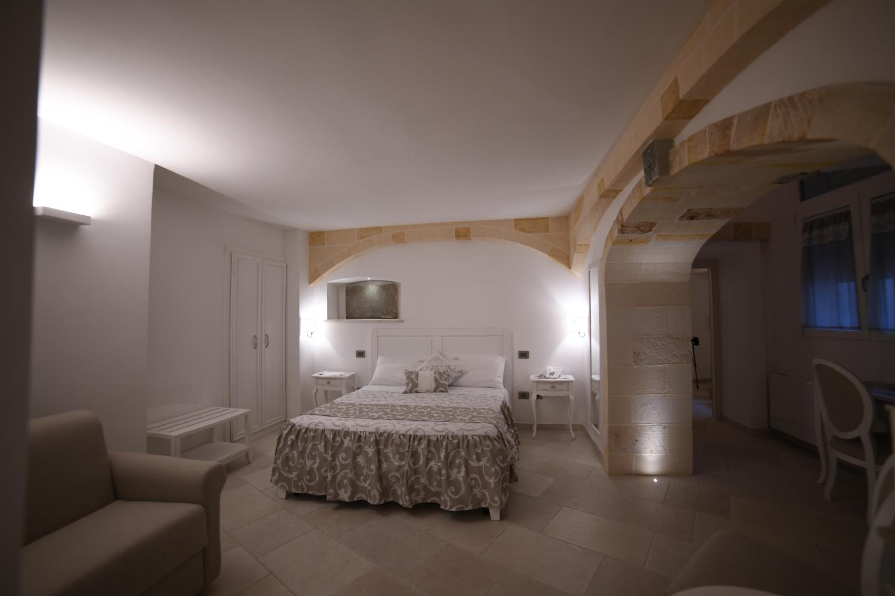 Superior Suite - Photo 3