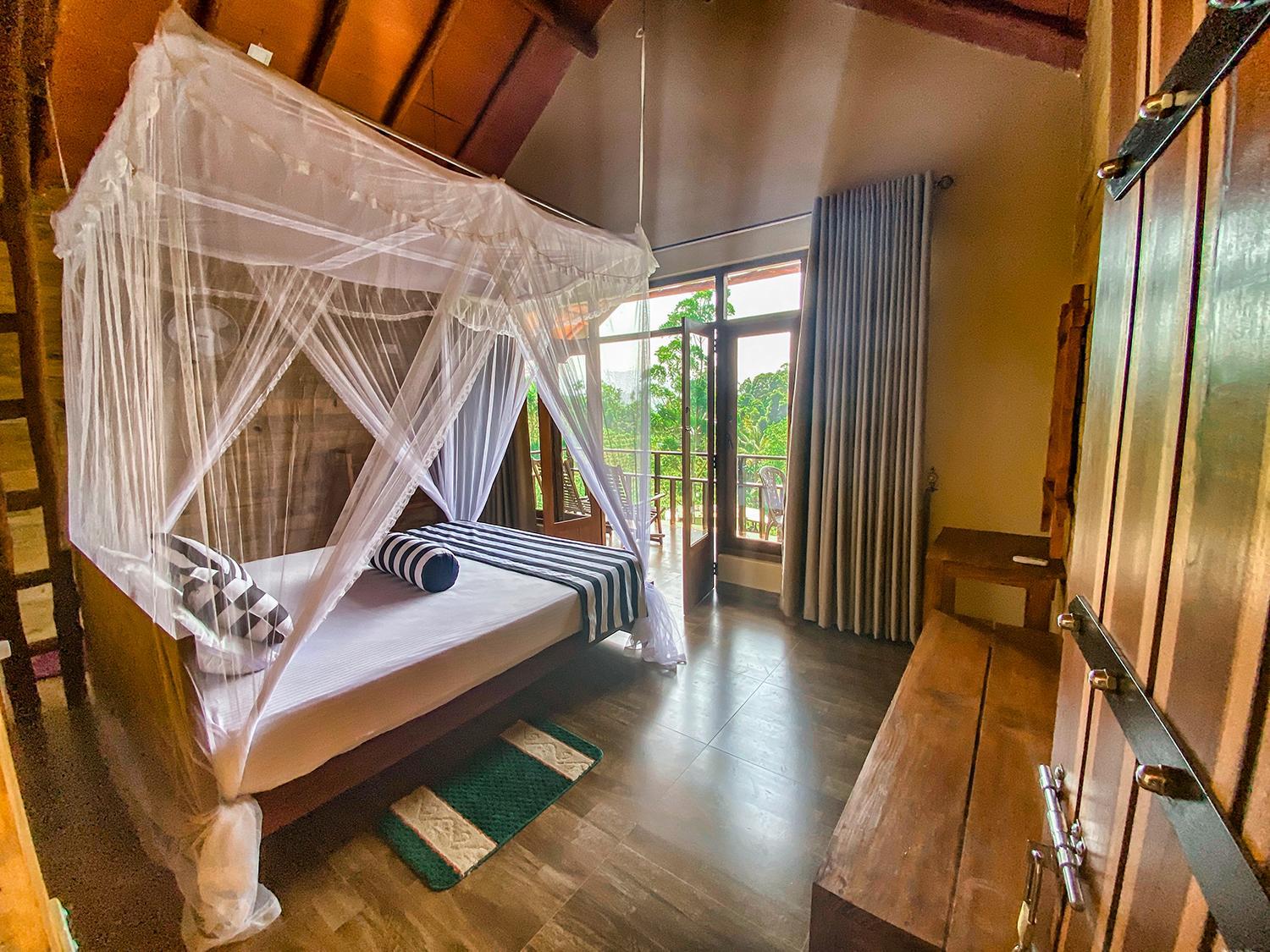 Deluxe Double Room with Balcony photo 3