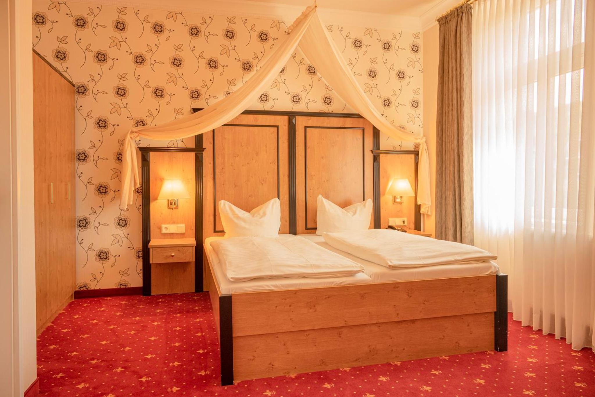 Suite - Photo 1