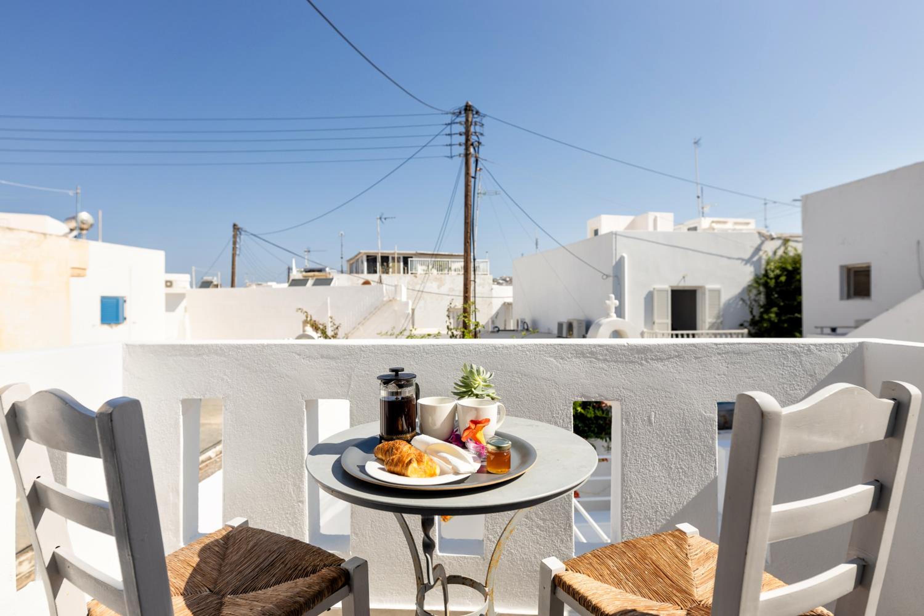 Deluxe Double Room with Balcony - Photo 6