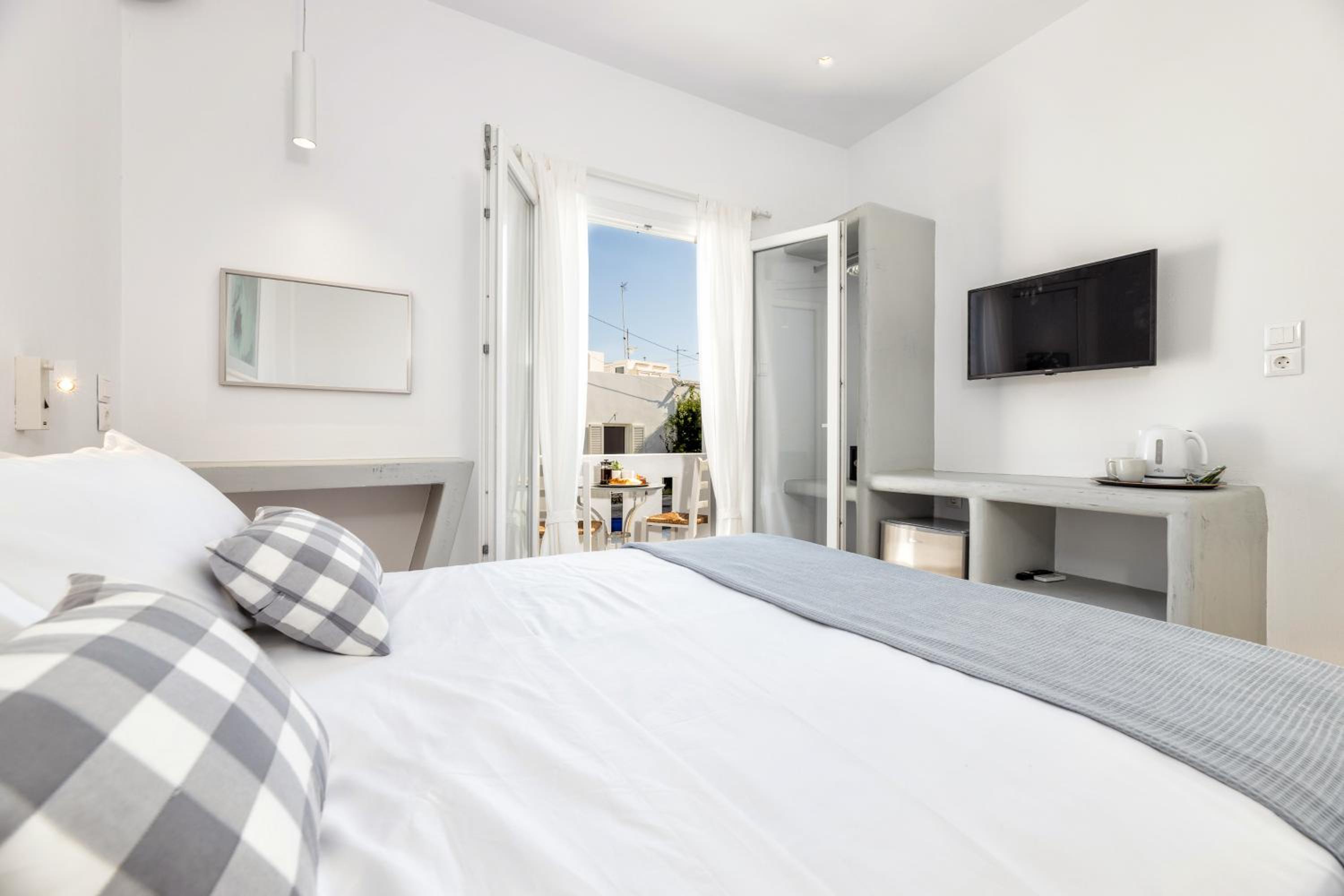 Deluxe Double Room with Balcony - Photo 2