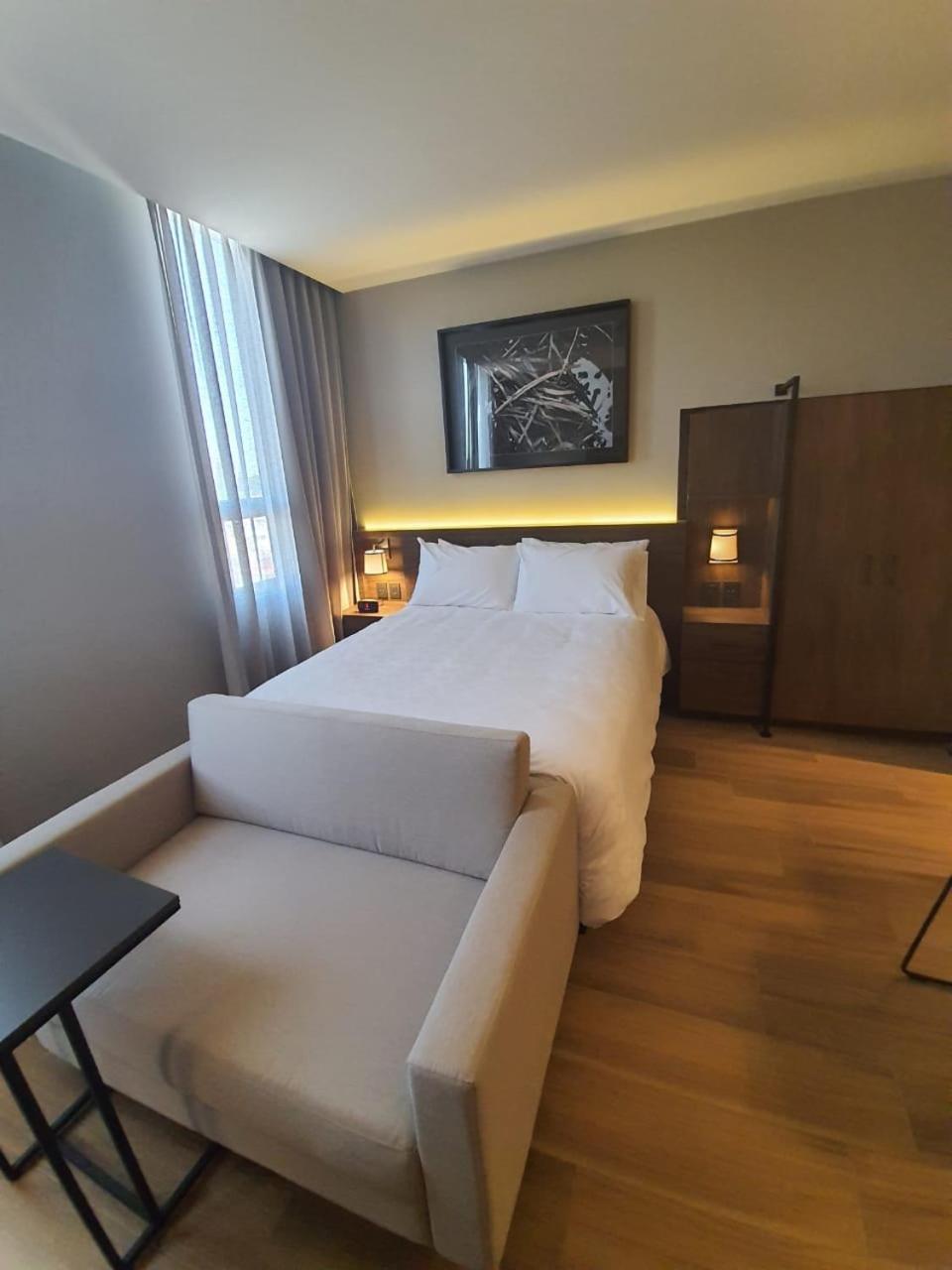 One-Bedroom King Suite