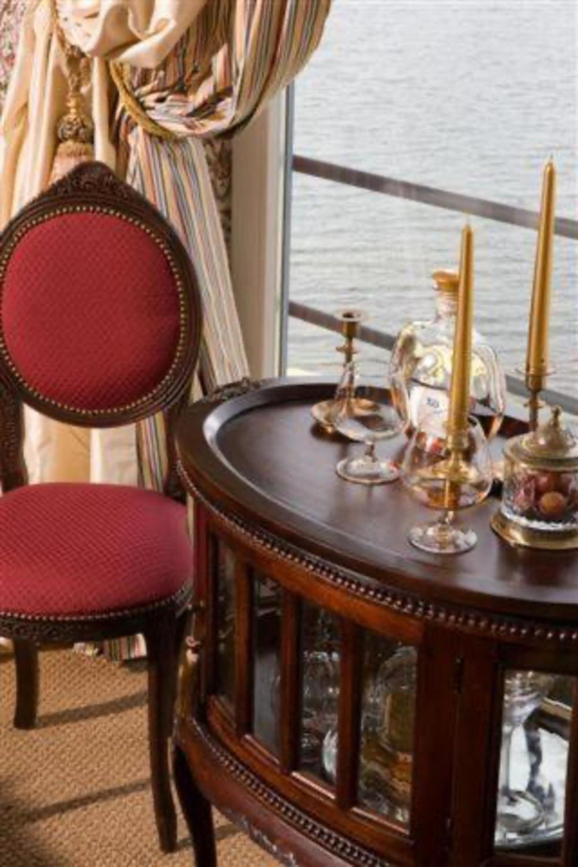 Suite with Castle View - Photo 7