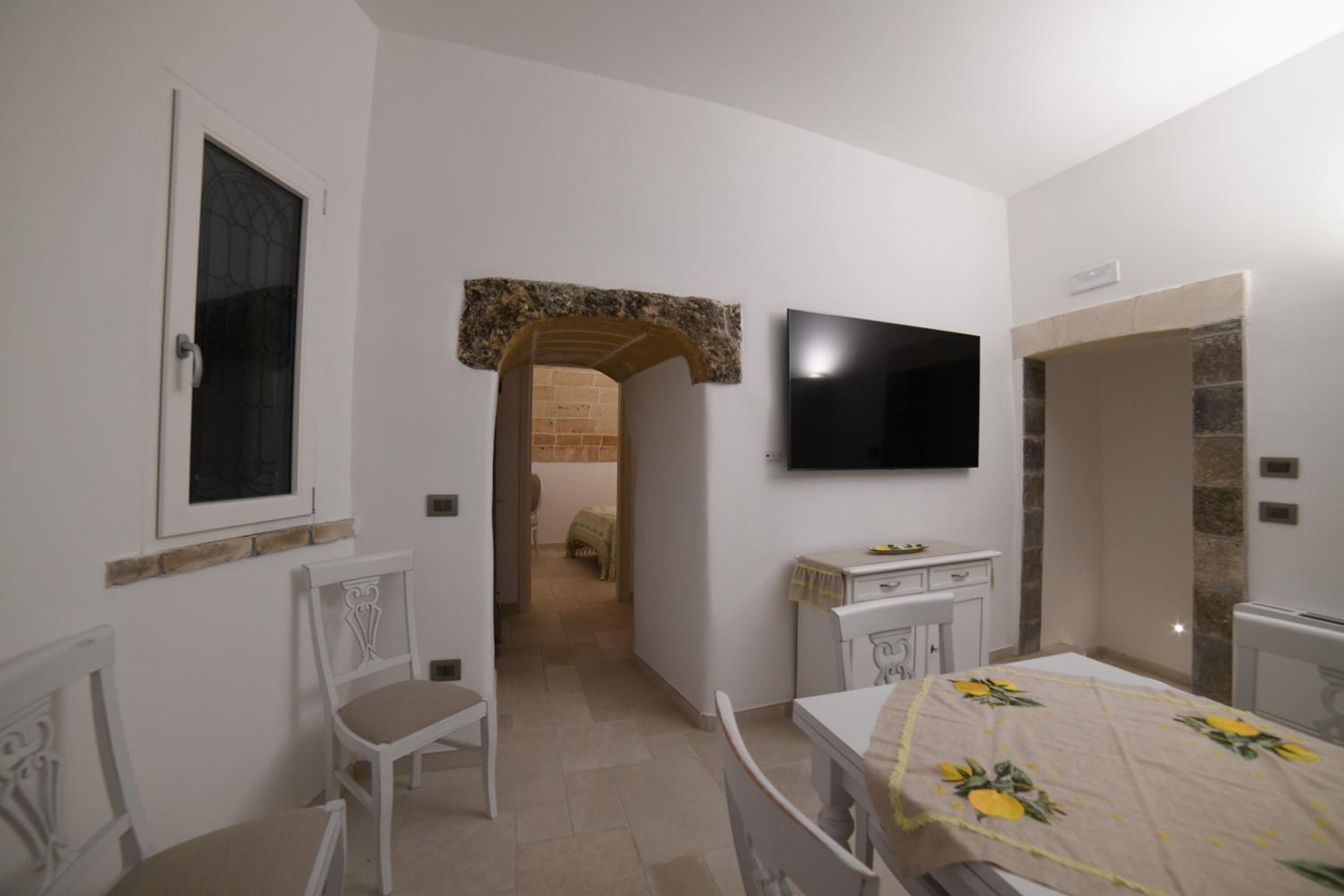 Executive Suite - Photo 4