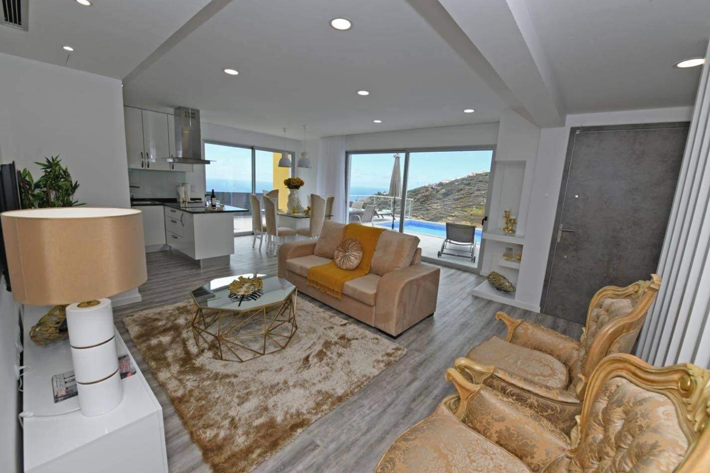 Three-Bedroom Villa photo 1