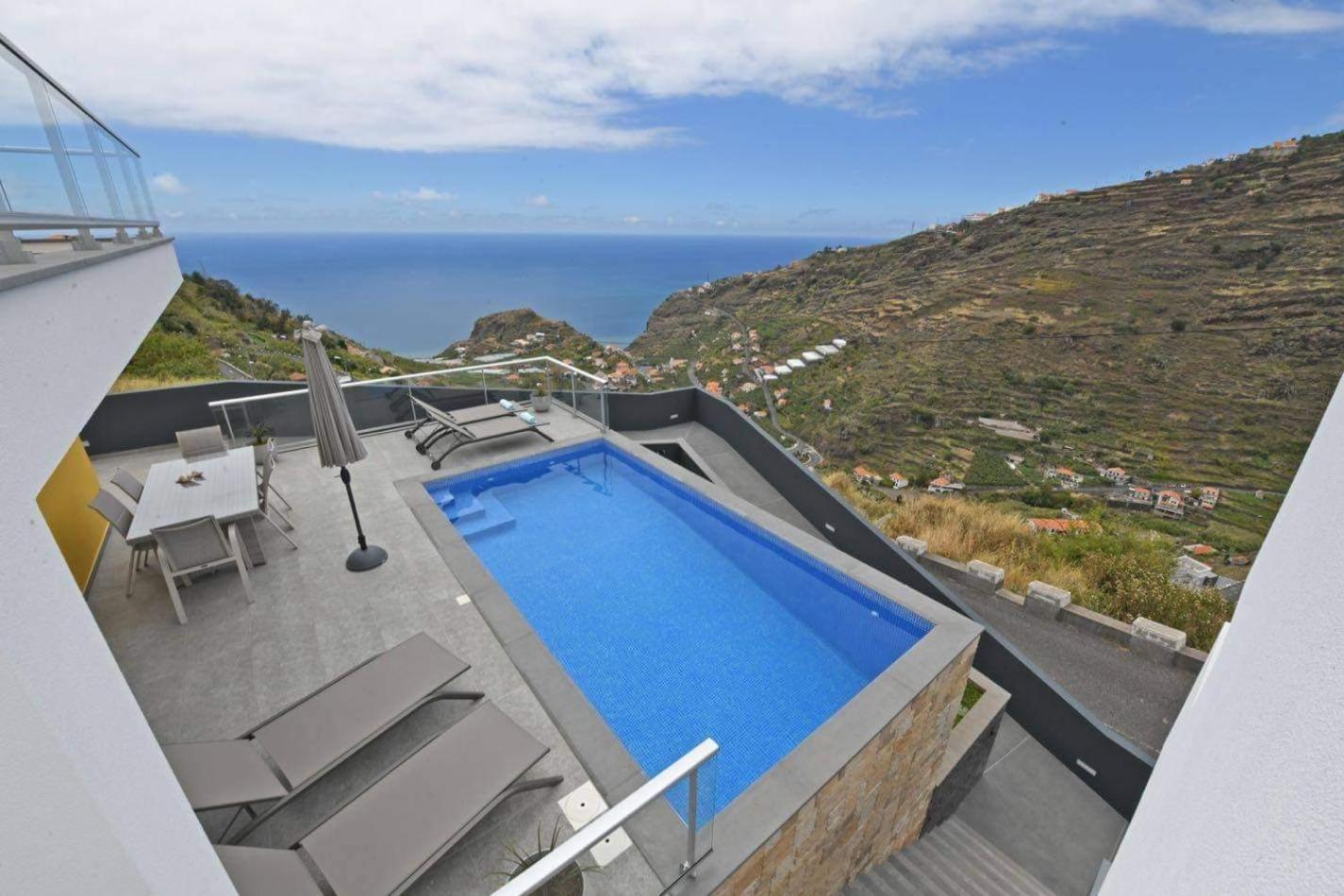 Three-Bedroom Villa photo 3