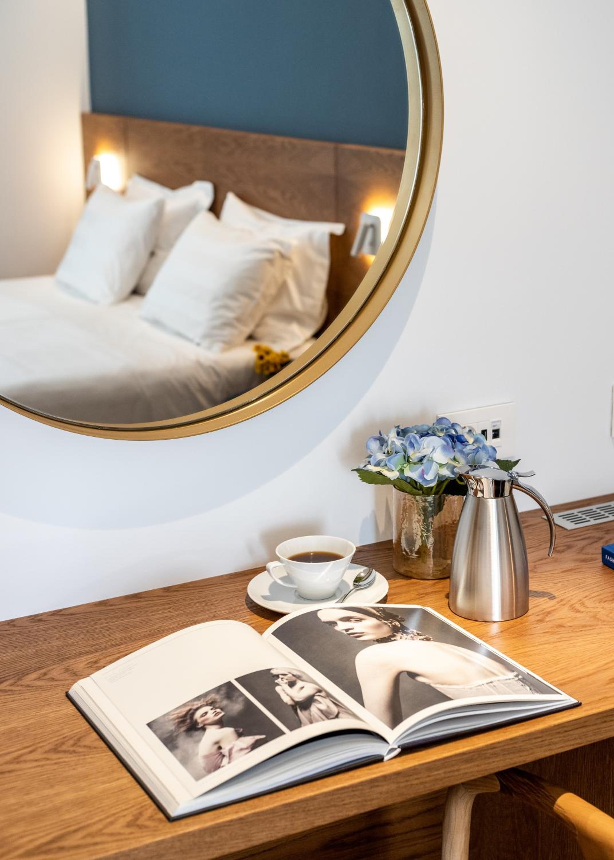 Superior Double or Twin Room with City View - Photo 7