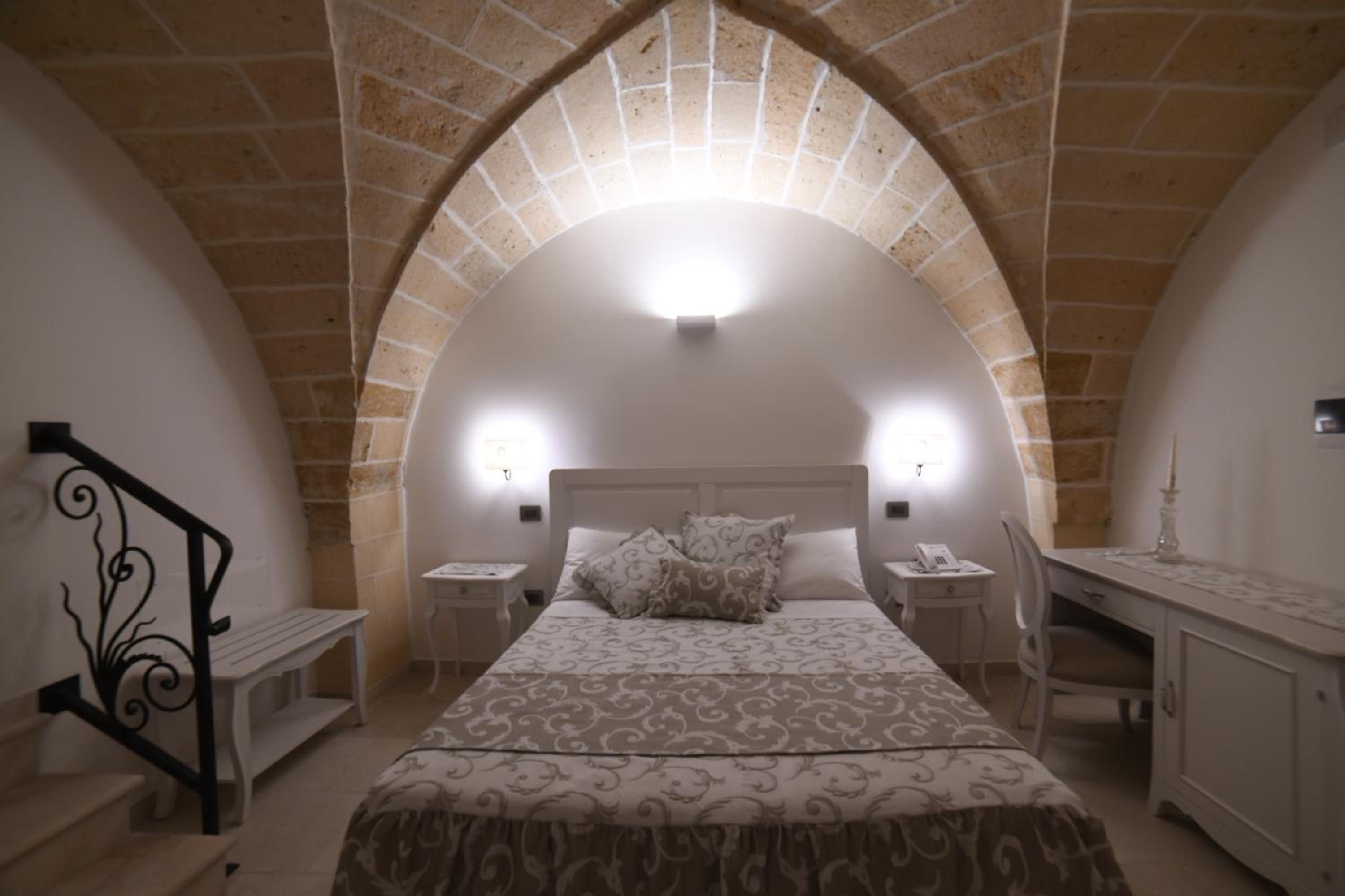 Superior Suite - Photo 9