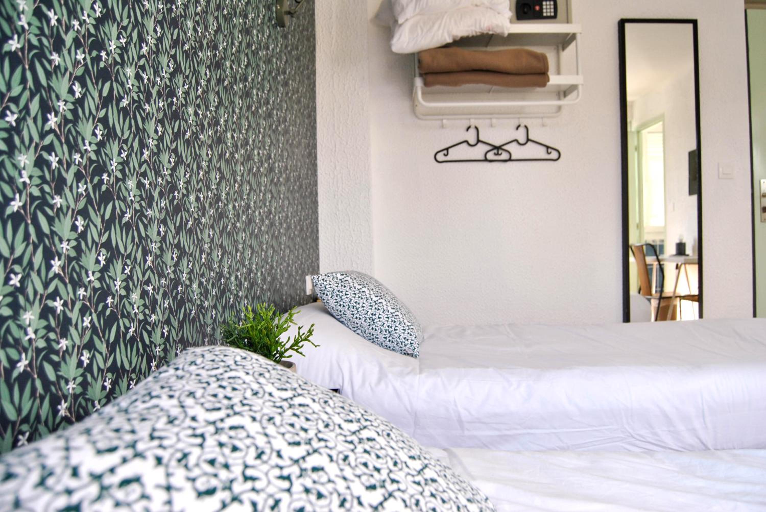 Twin Room with Private Bathroom - Photo 1