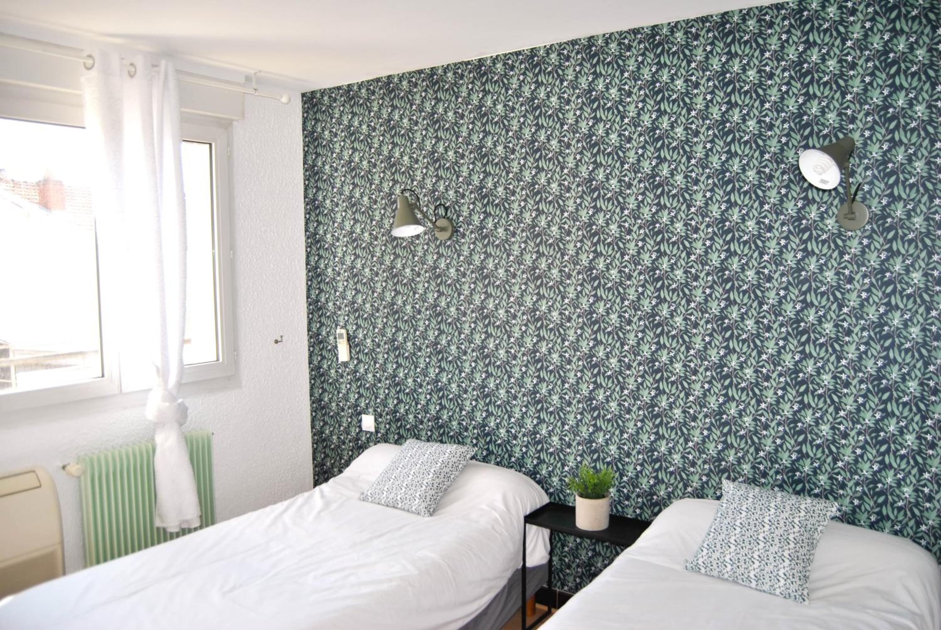 Twin Room with Private Bathroom - Photo 5