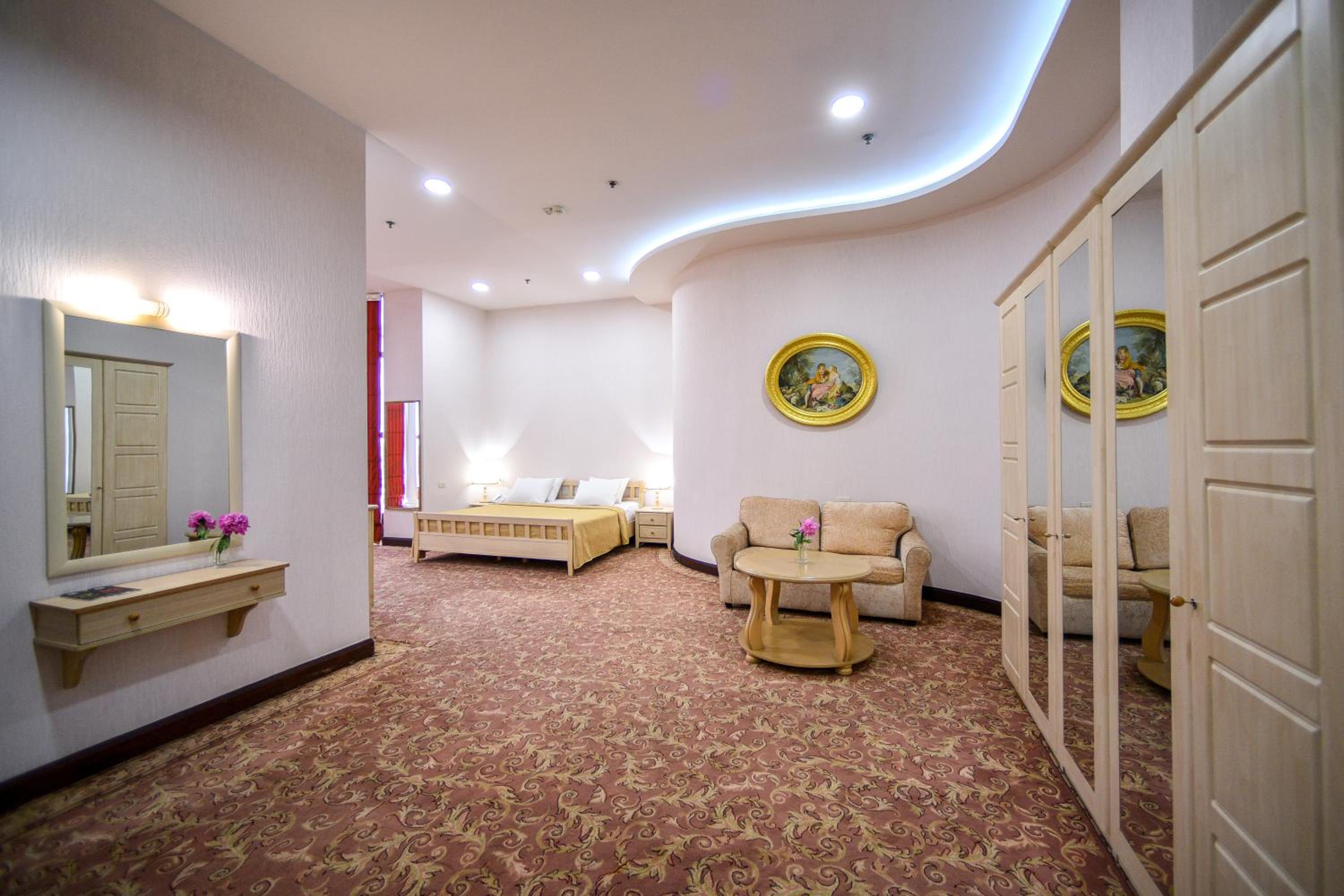 Suite with Mountain View