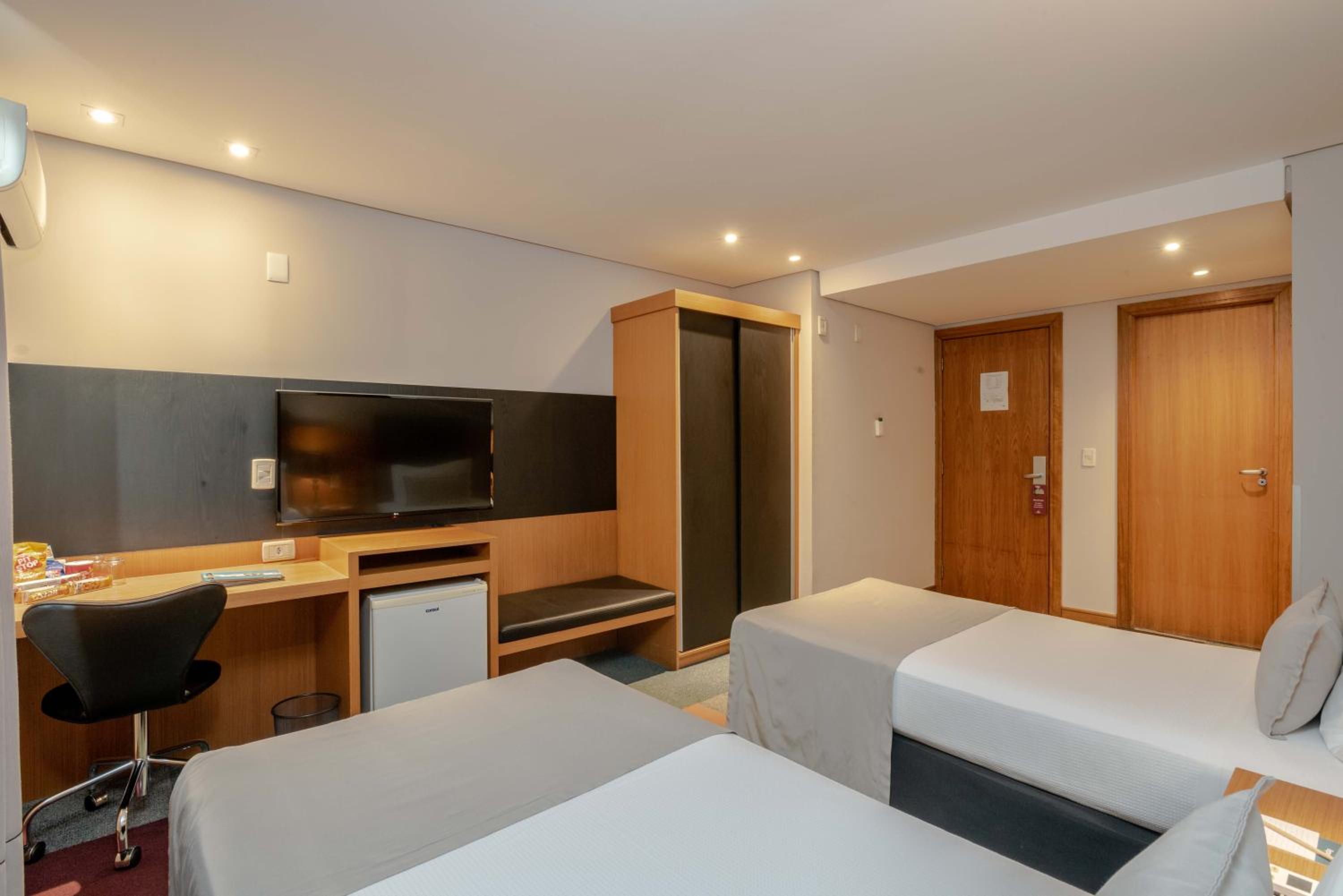 Luxury Twin Room - Photo 1