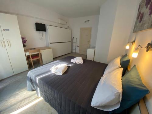 Quadruple Room with Private Bathroom photo 2