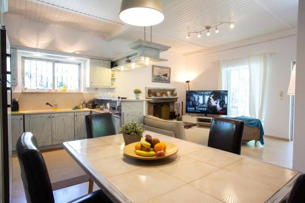 Three-Bedroom House photo 2