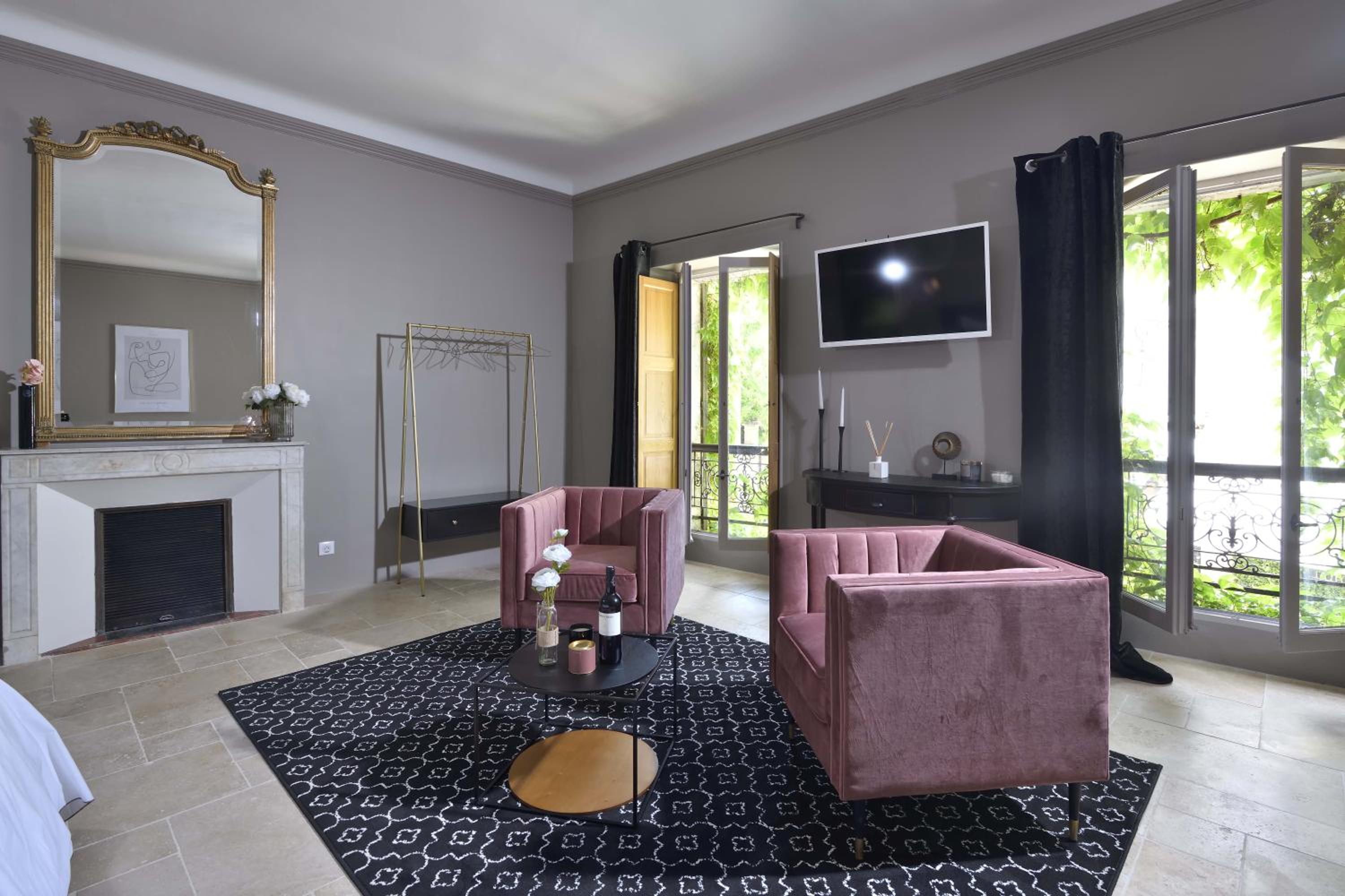 Large Double Room photo 1