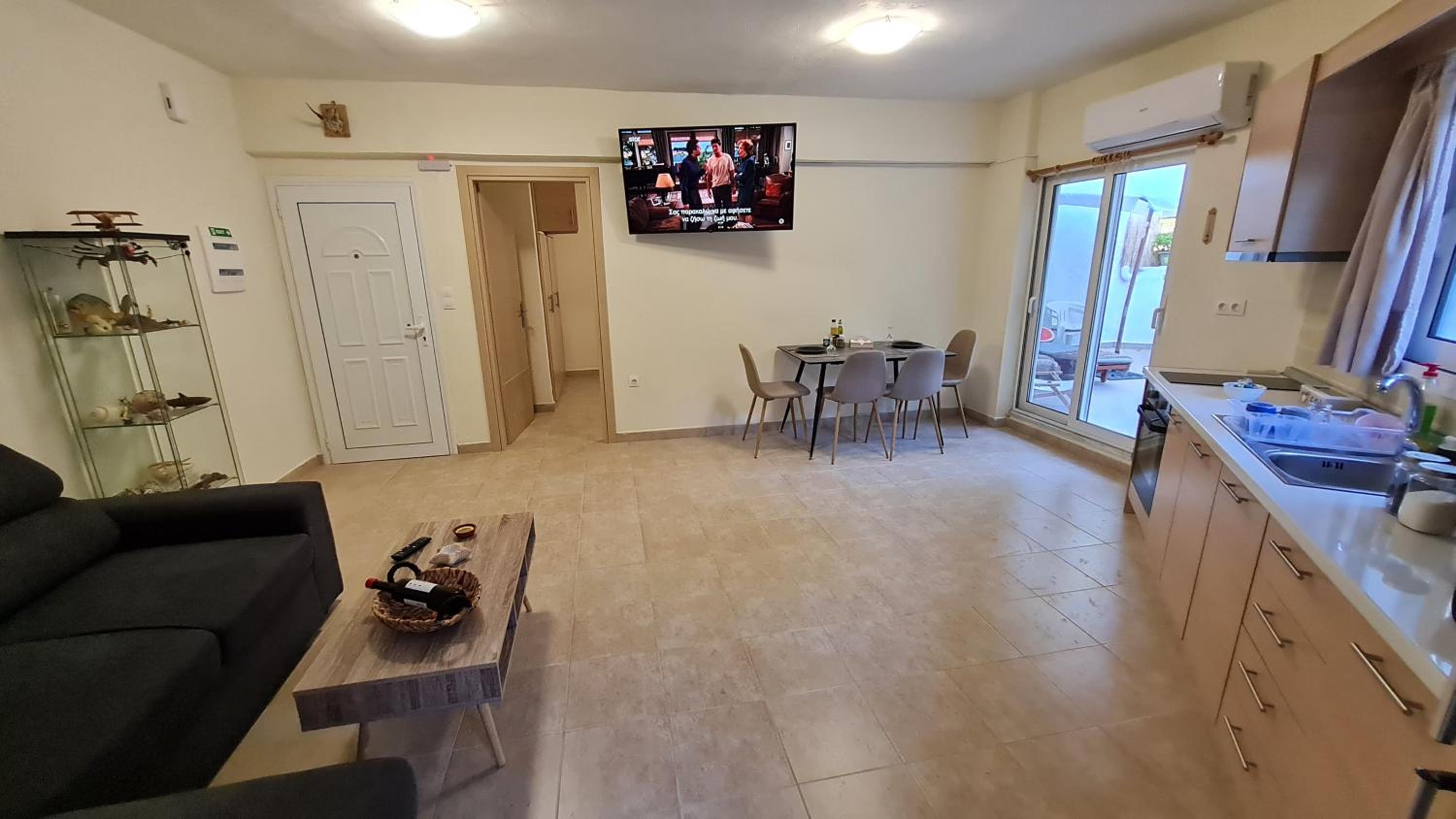One-Bedroom Apartment photo 1