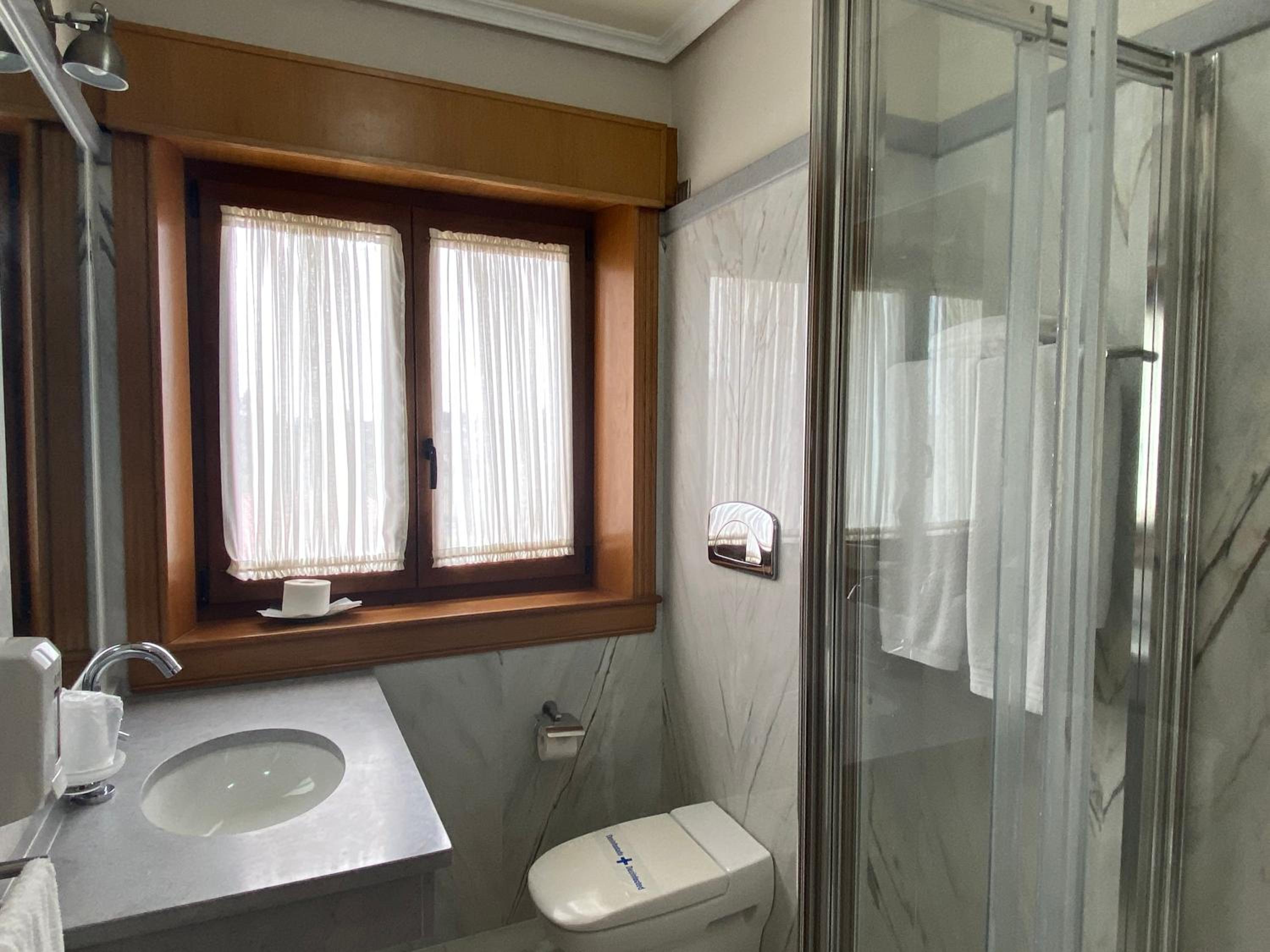 Double Room - Photo 2