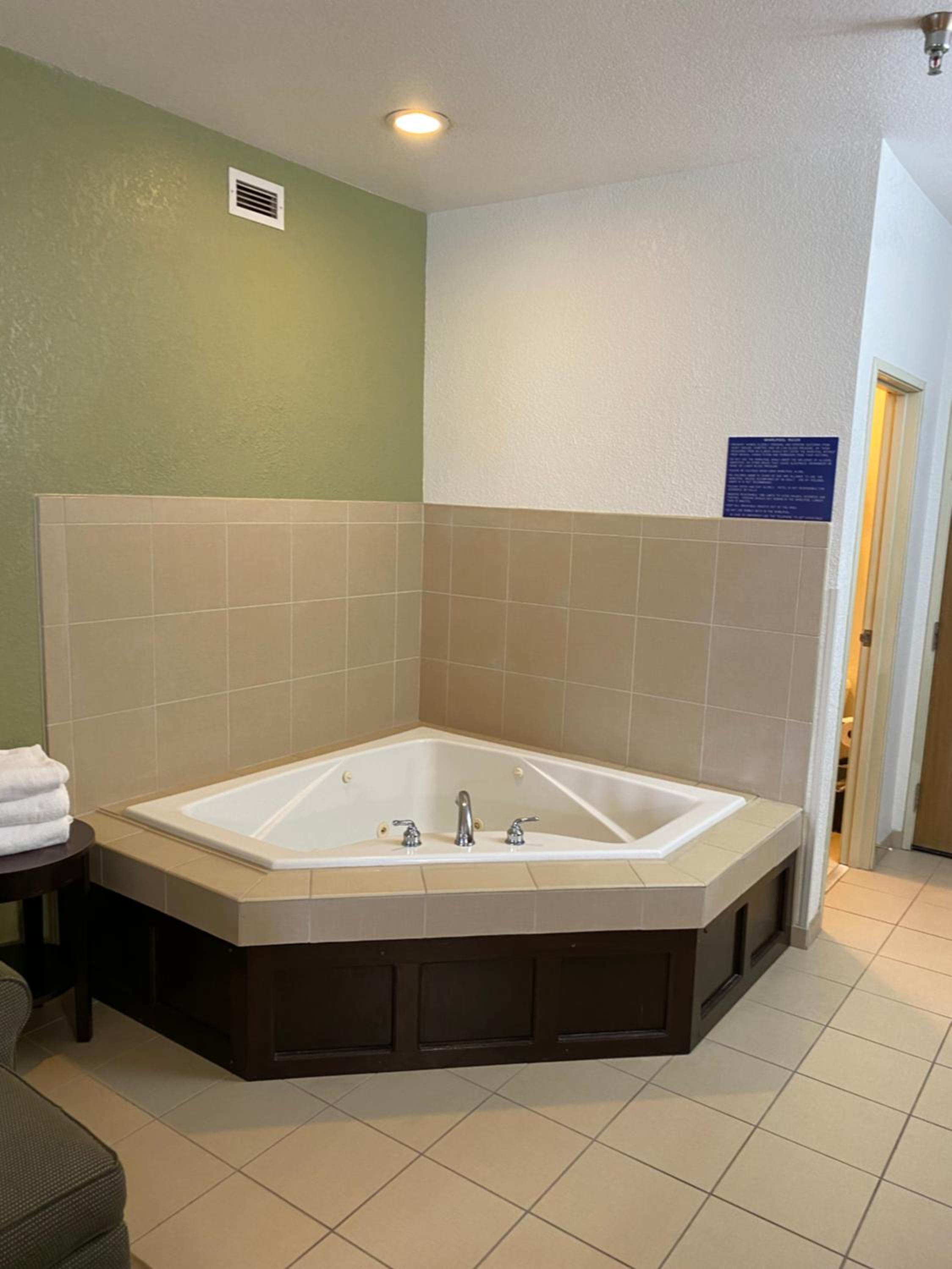 King Room with Whirlpool - Non-smoking - Photo 2