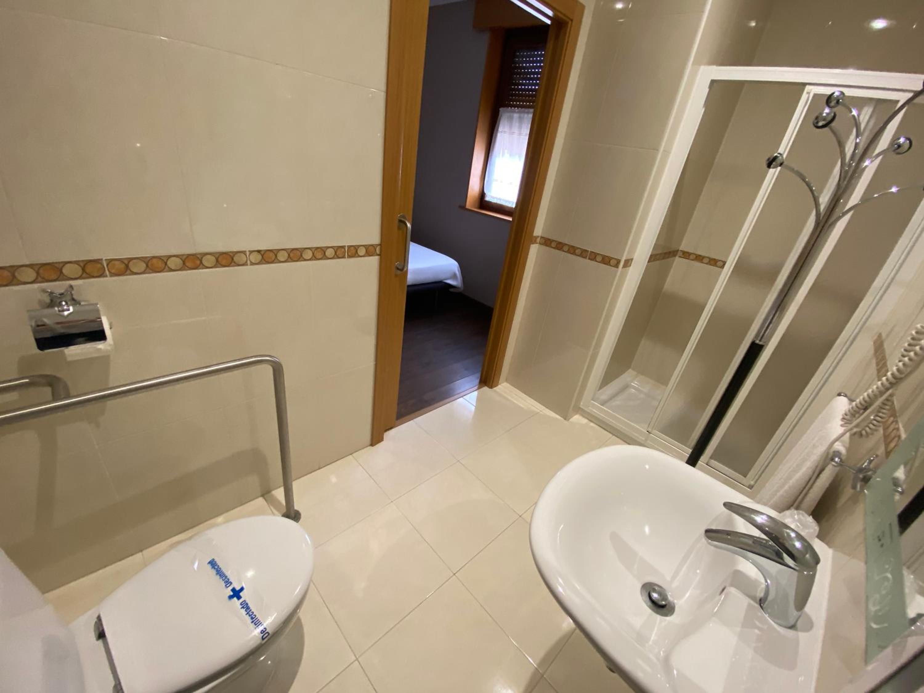 Double Room - Disability Access - Photo 3