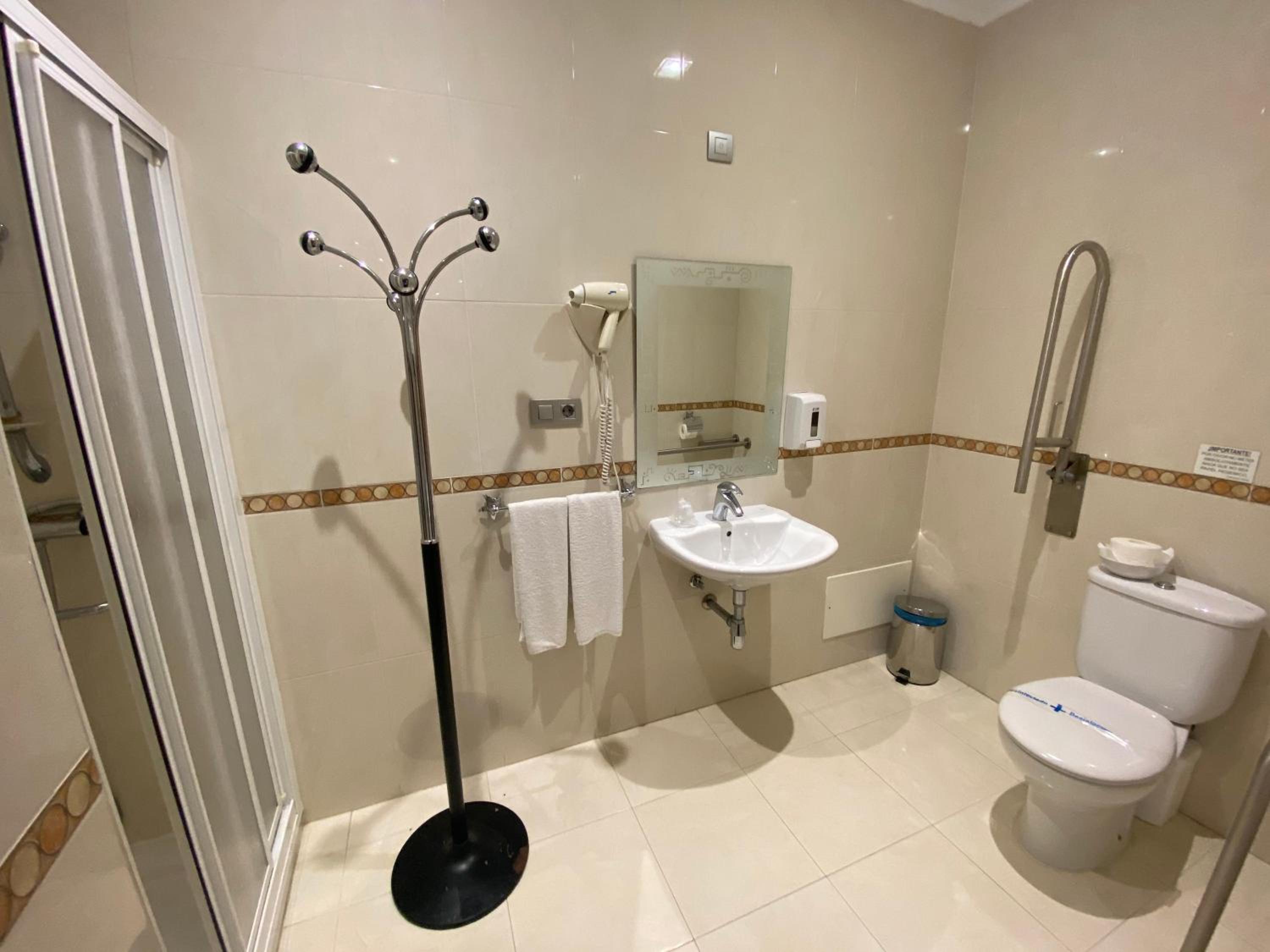 Double Room - Disability Access - Photo 4