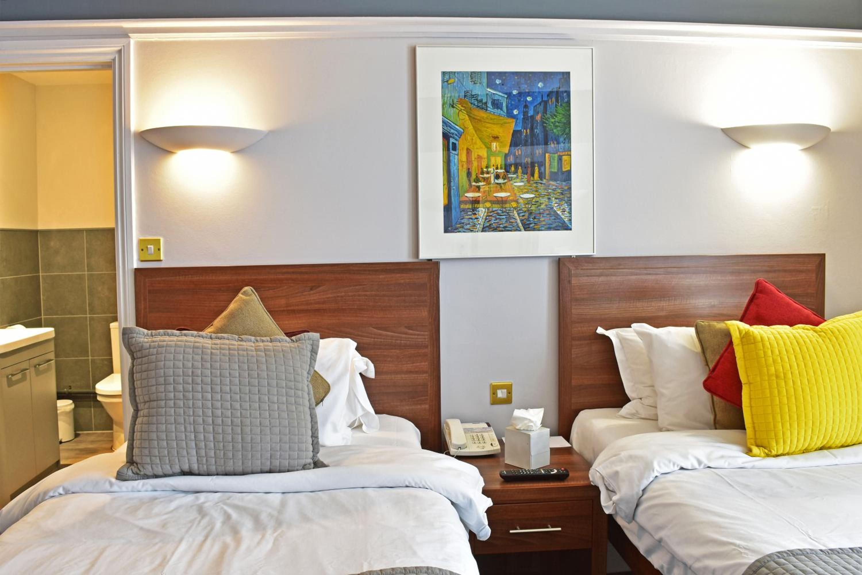 Twin Room - Photo 13