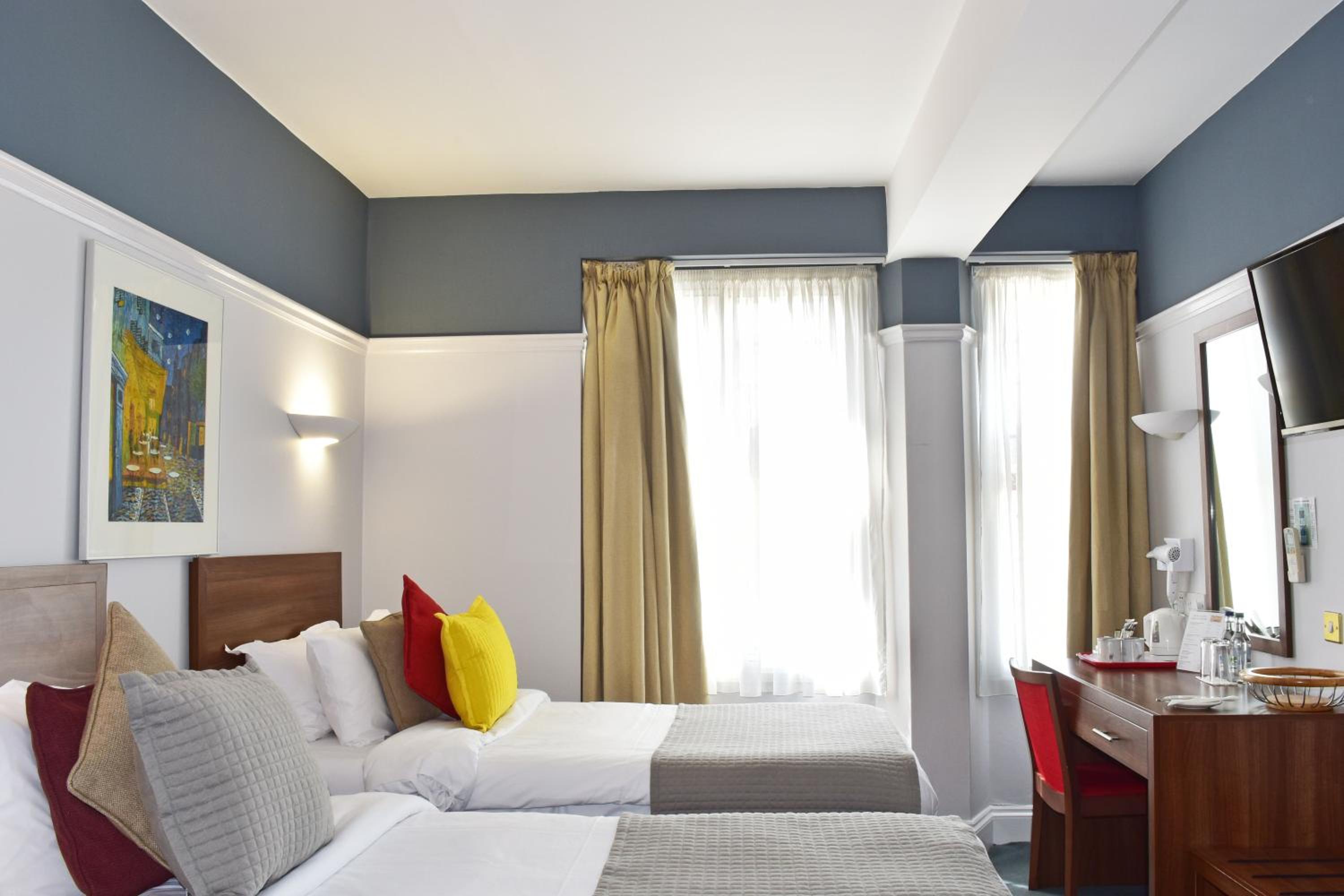 Twin Room - Photo 12