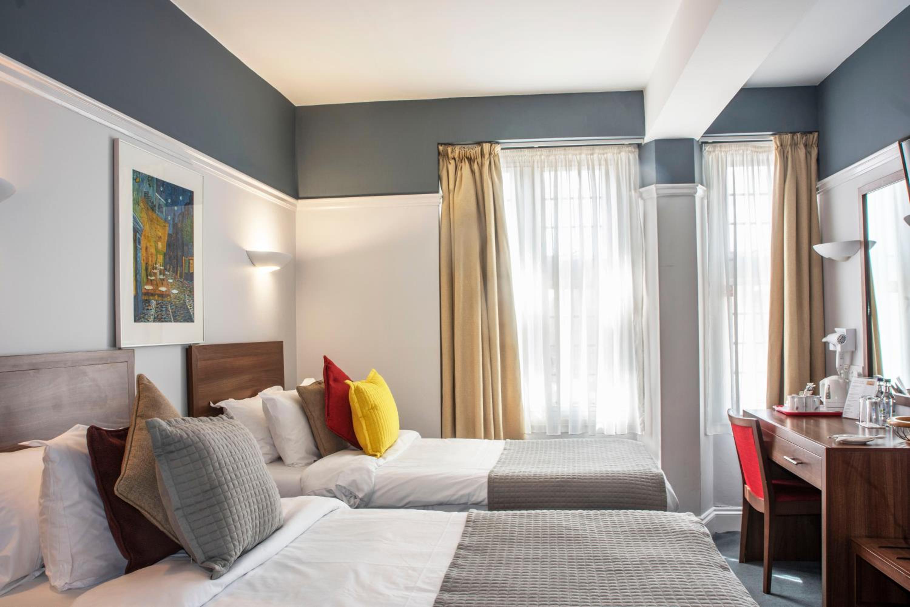 Twin Room - Photo 2