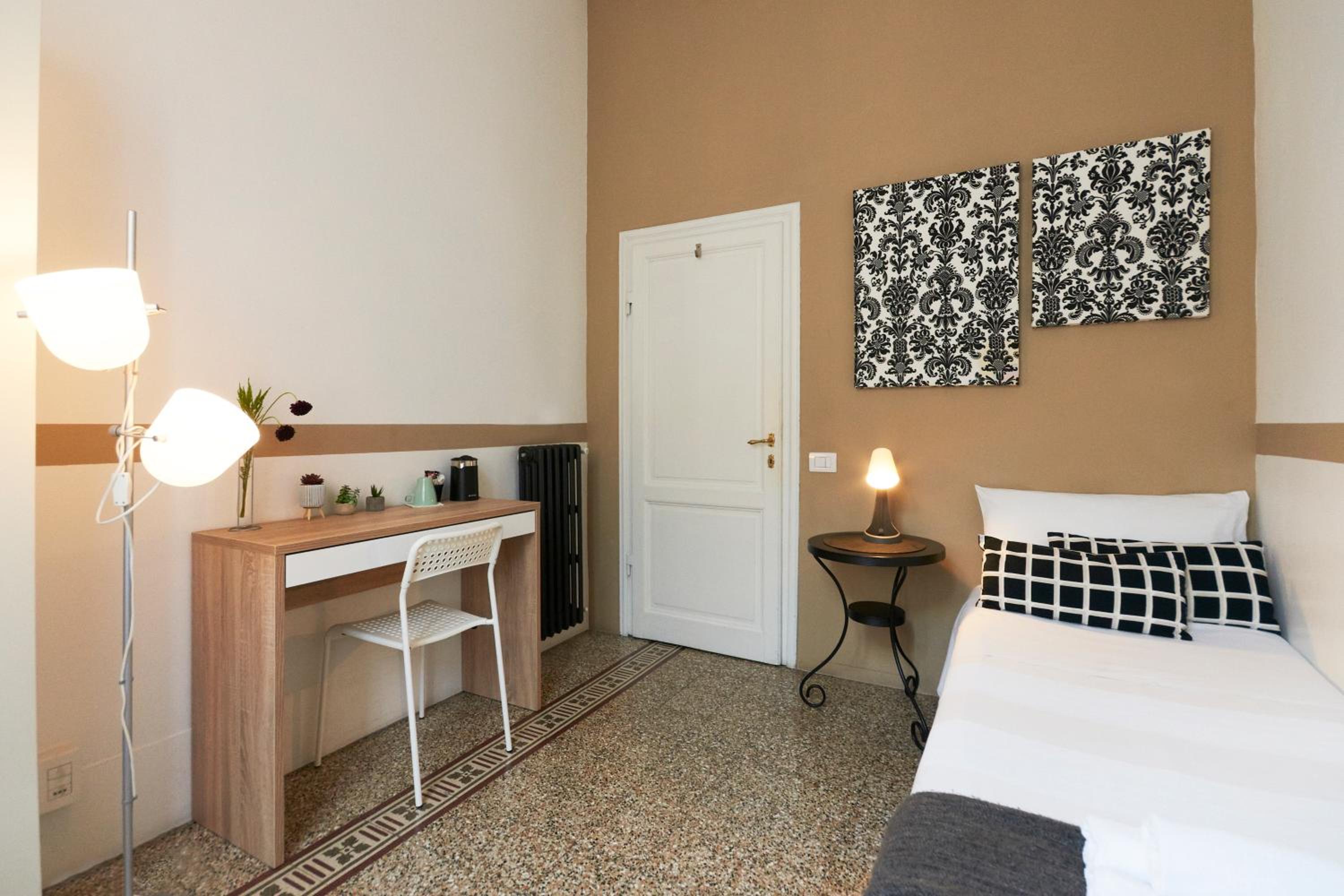 Single Room with Private External Bathroom photo 1