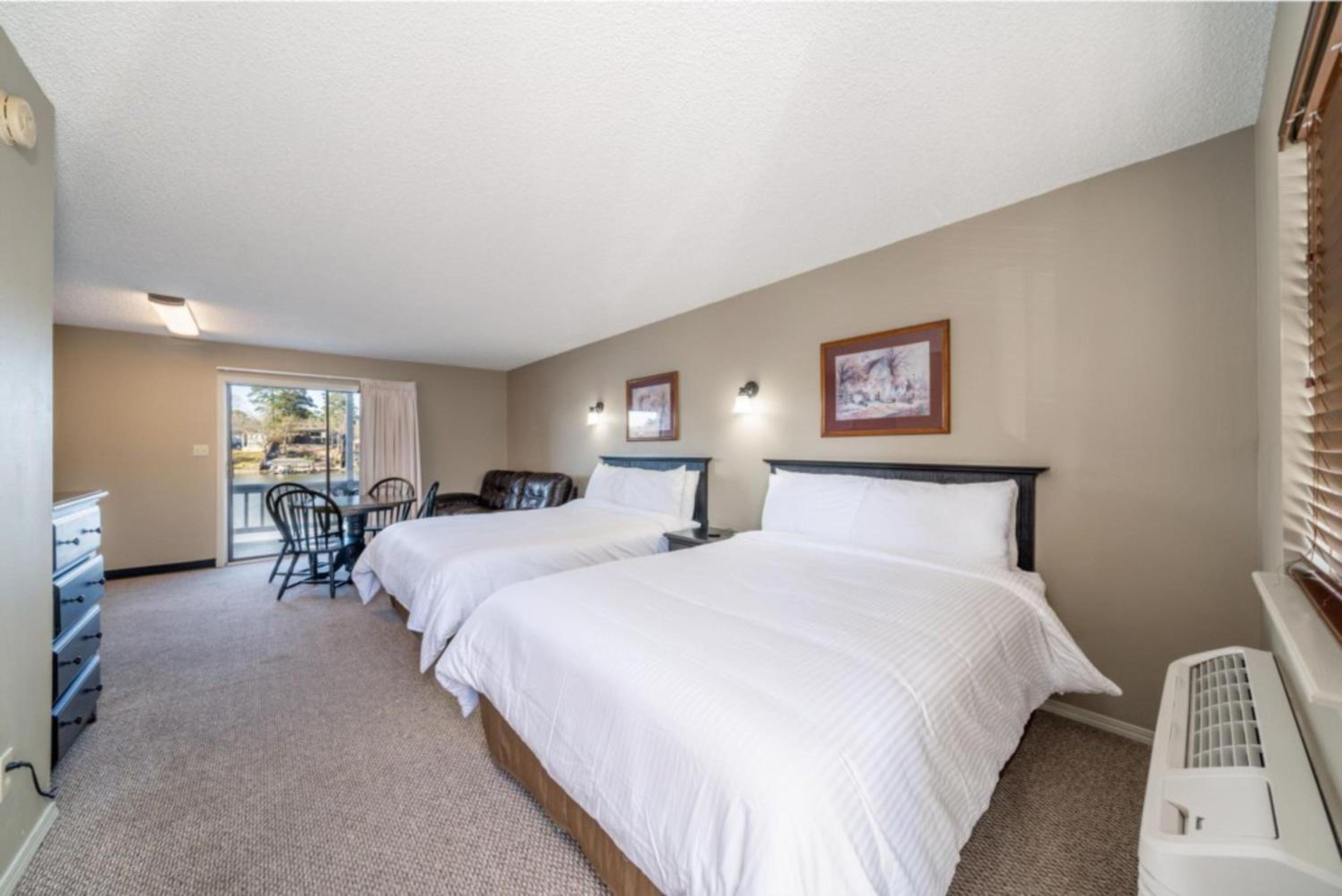 Studio Apartment with Lake View - Ground floor - Photo 5