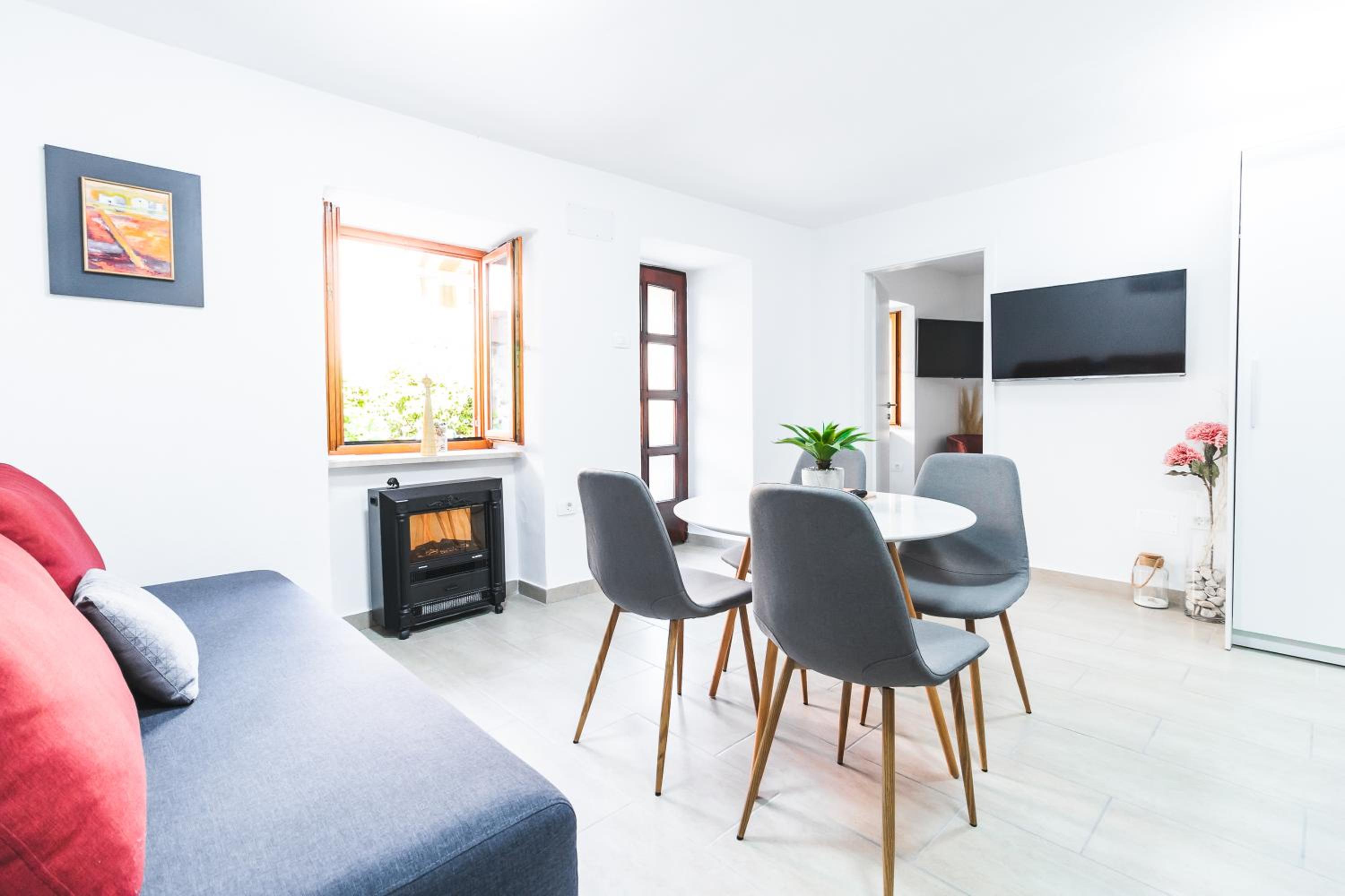 One-Bedroom Apartment with Terrace photo 1