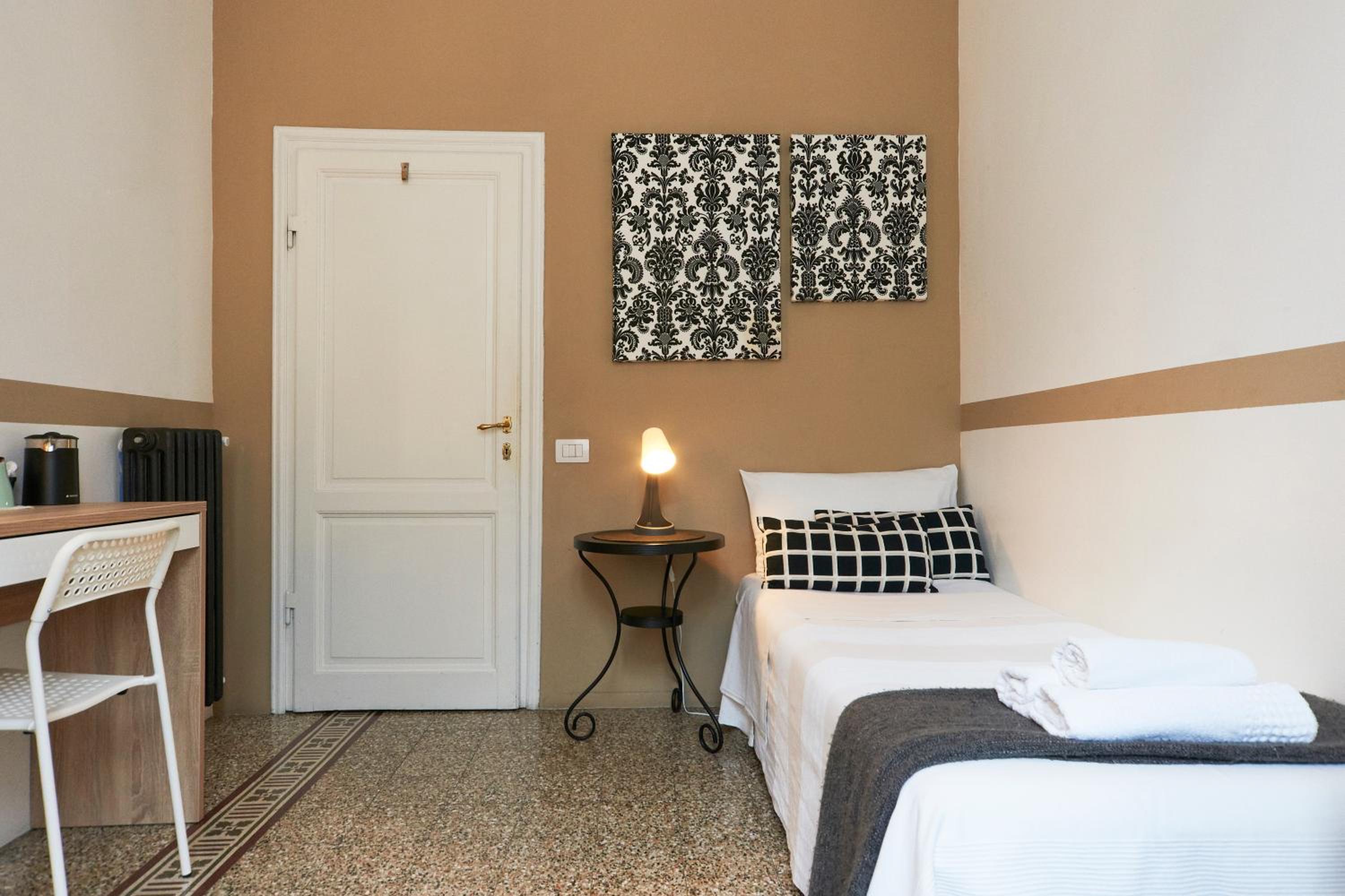 Single Room with Private External Bathroom photo 2