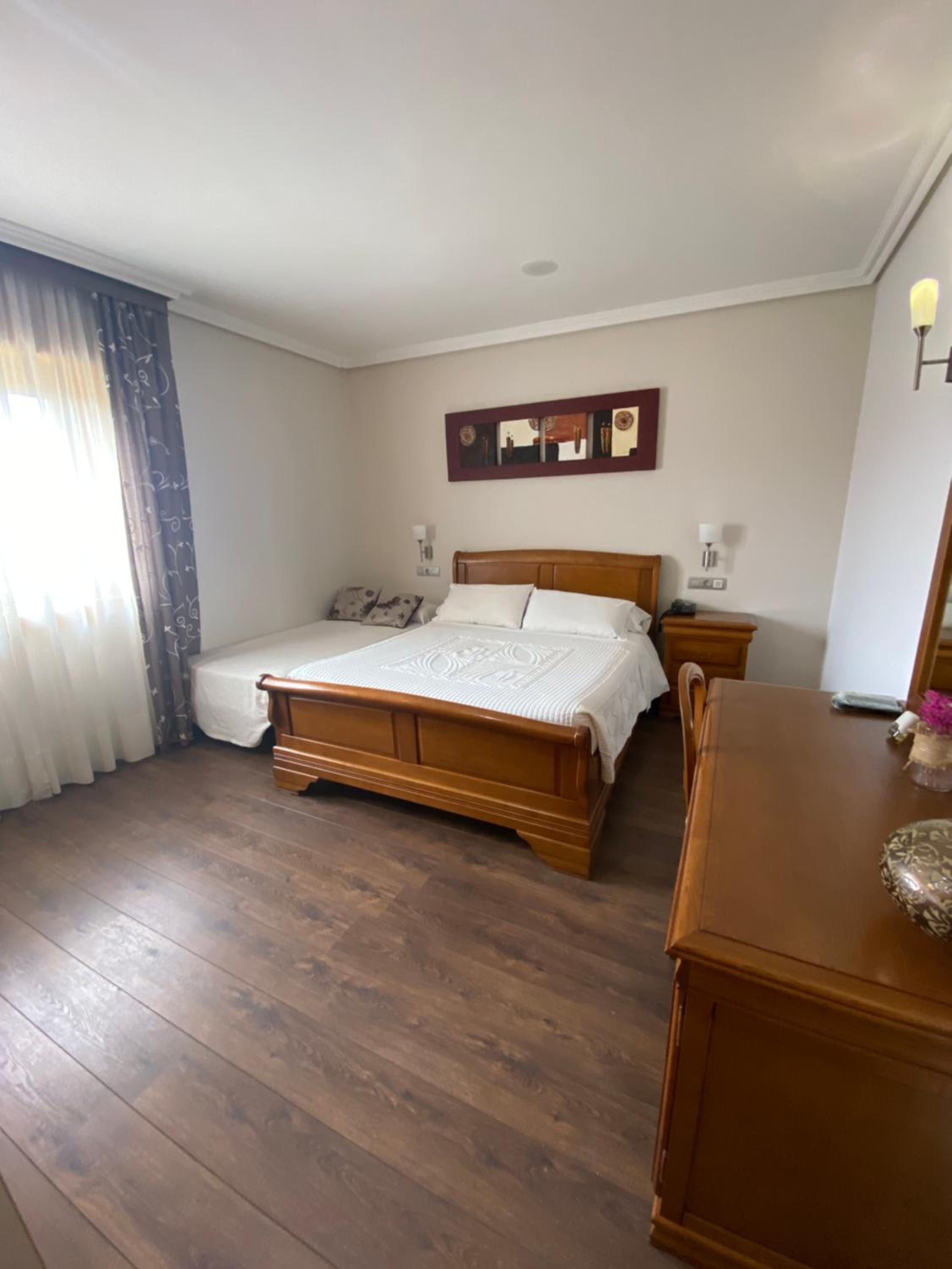 Double Room with Extra Bed - Photo 4