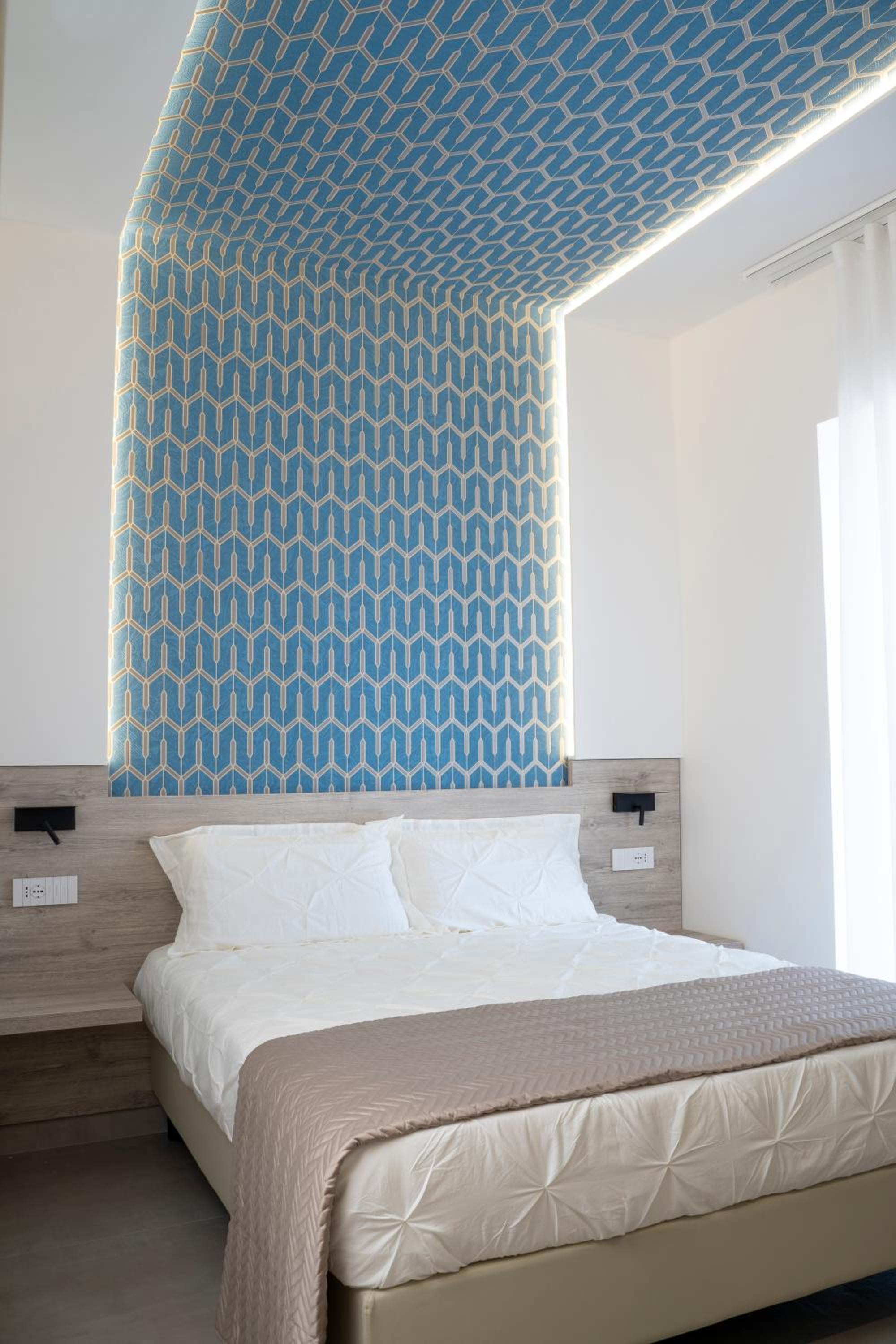 Deluxe Double Room with Sea View - Photo 1