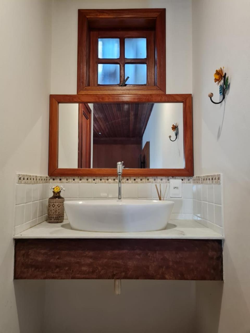 Six-Bedroom House photo 2